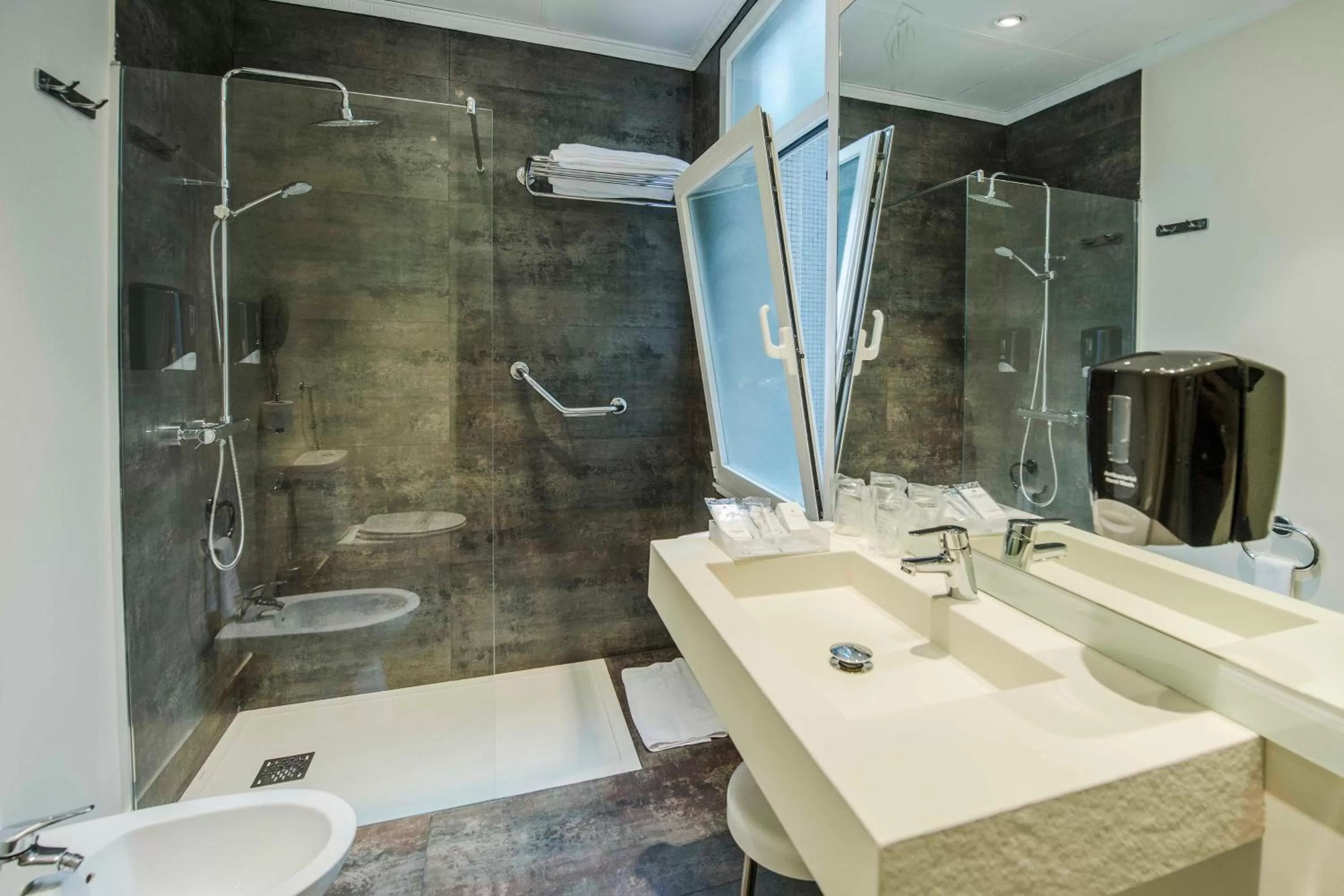 Toilet in Hotel Conde Duque Bilbao