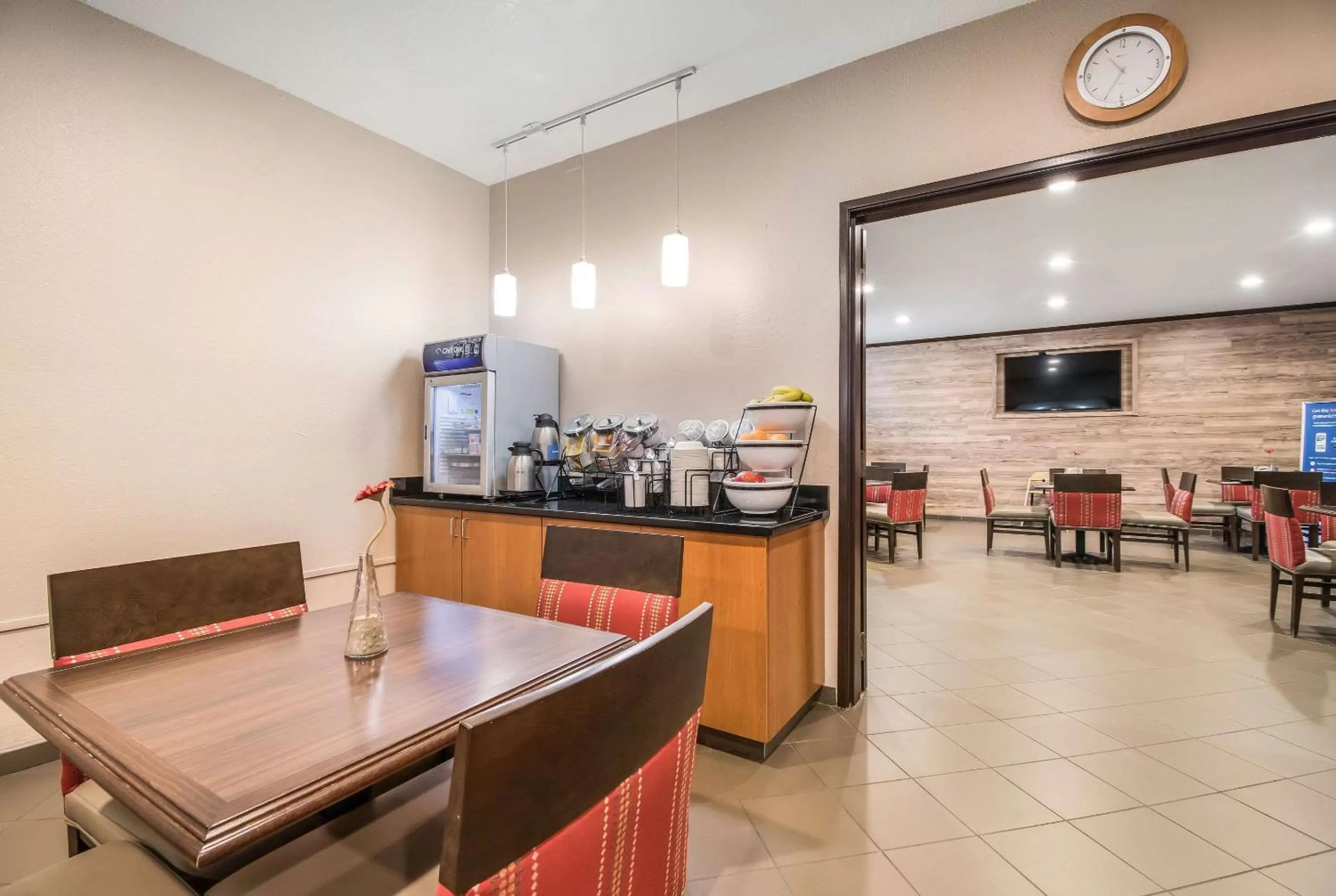 Restaurant/places to eat in Comfort Inn Newport