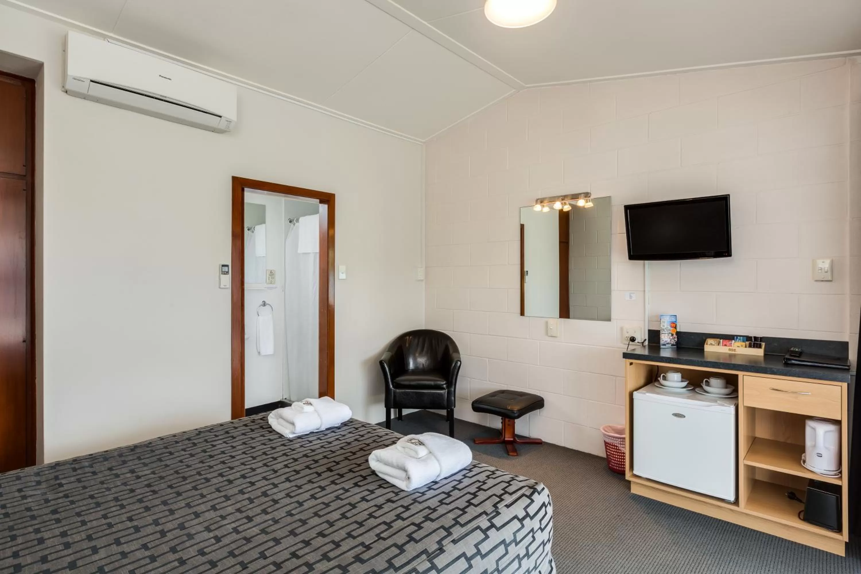 Coffee/tea facilities, Bed in Ocean Beach Hotel