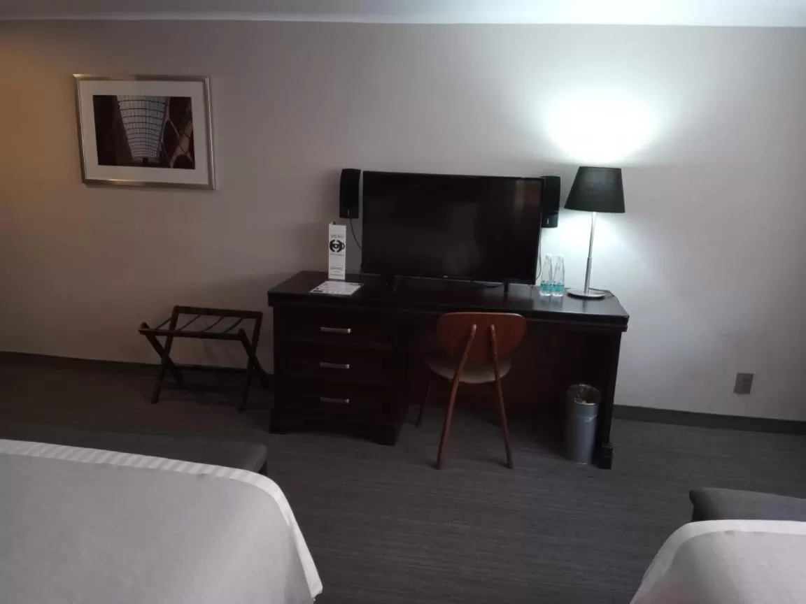 TV and multimedia, Bed in Gran Hotel Concordia San Luis Potosi