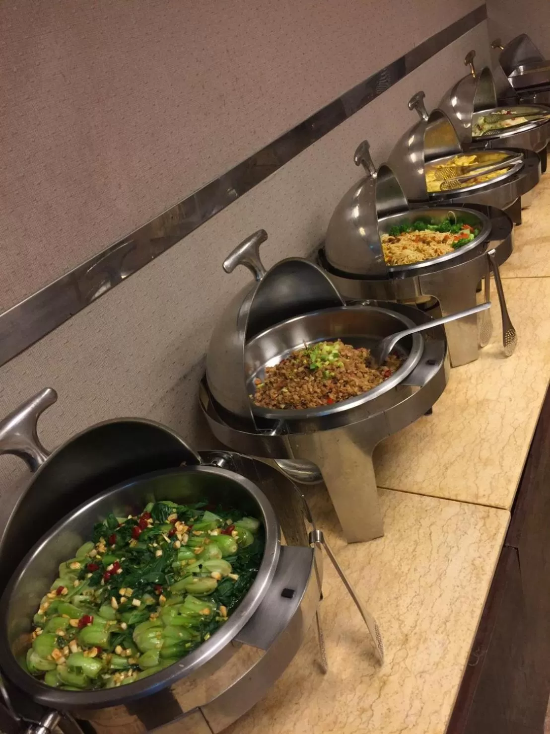 Restaurant/places to eat in Unique Hotel