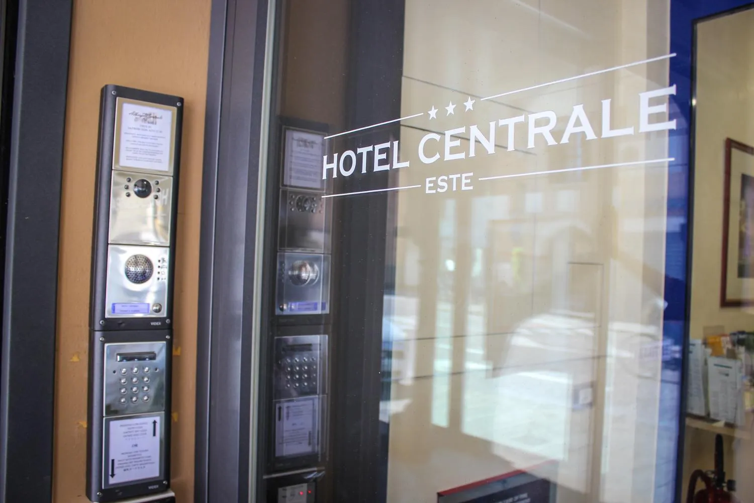 Facade/entrance in Hotel Centrale