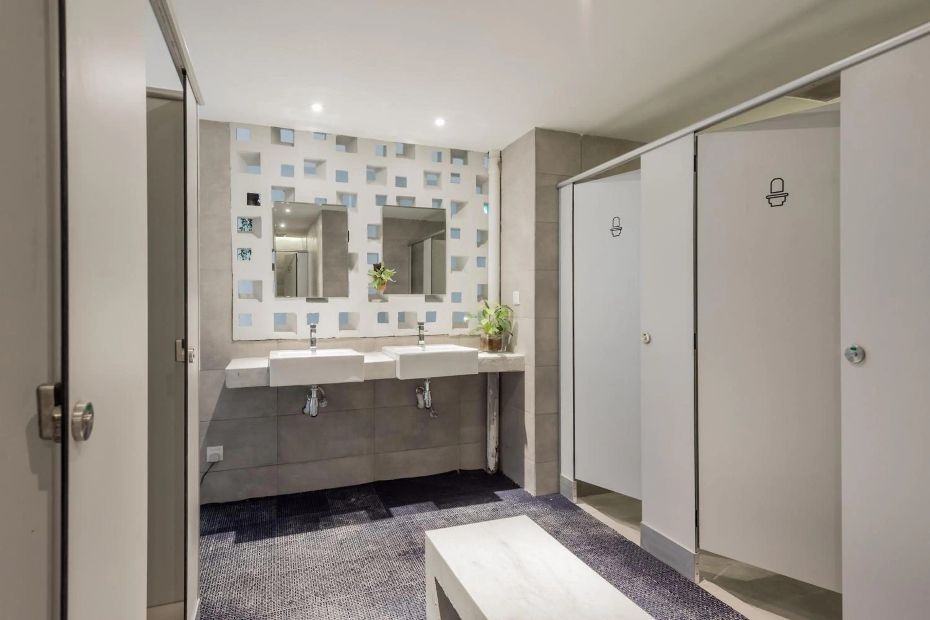 Bathroom in Bunk & Bilik Hotel Jalan Ipoh