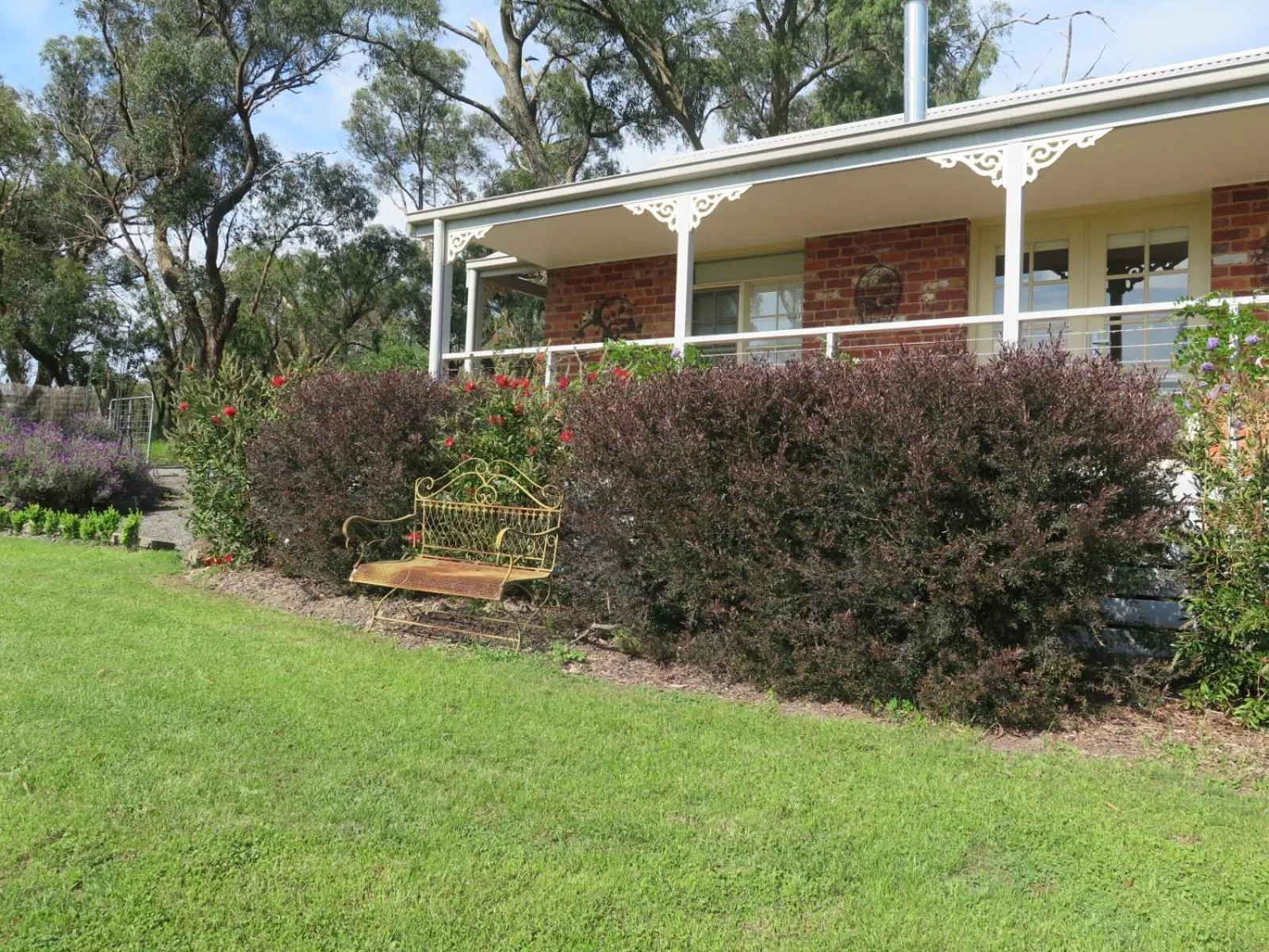 Property building in Honeyeater Cottage