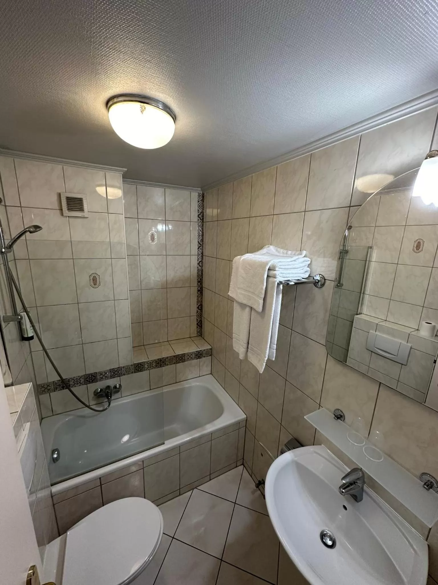 Shower in Yasha Hotel