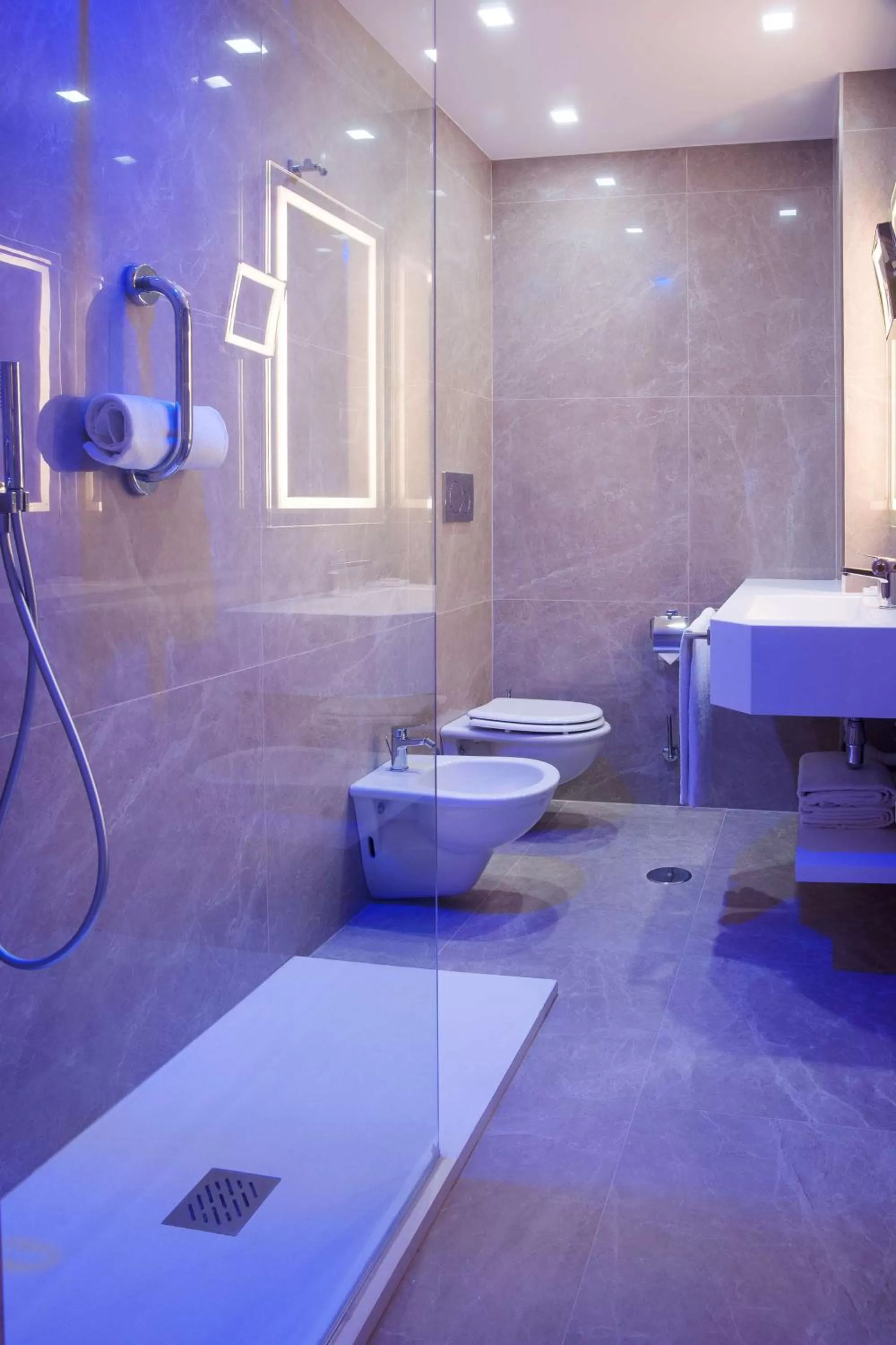 Bathroom in Radisson Blu GHR Rome