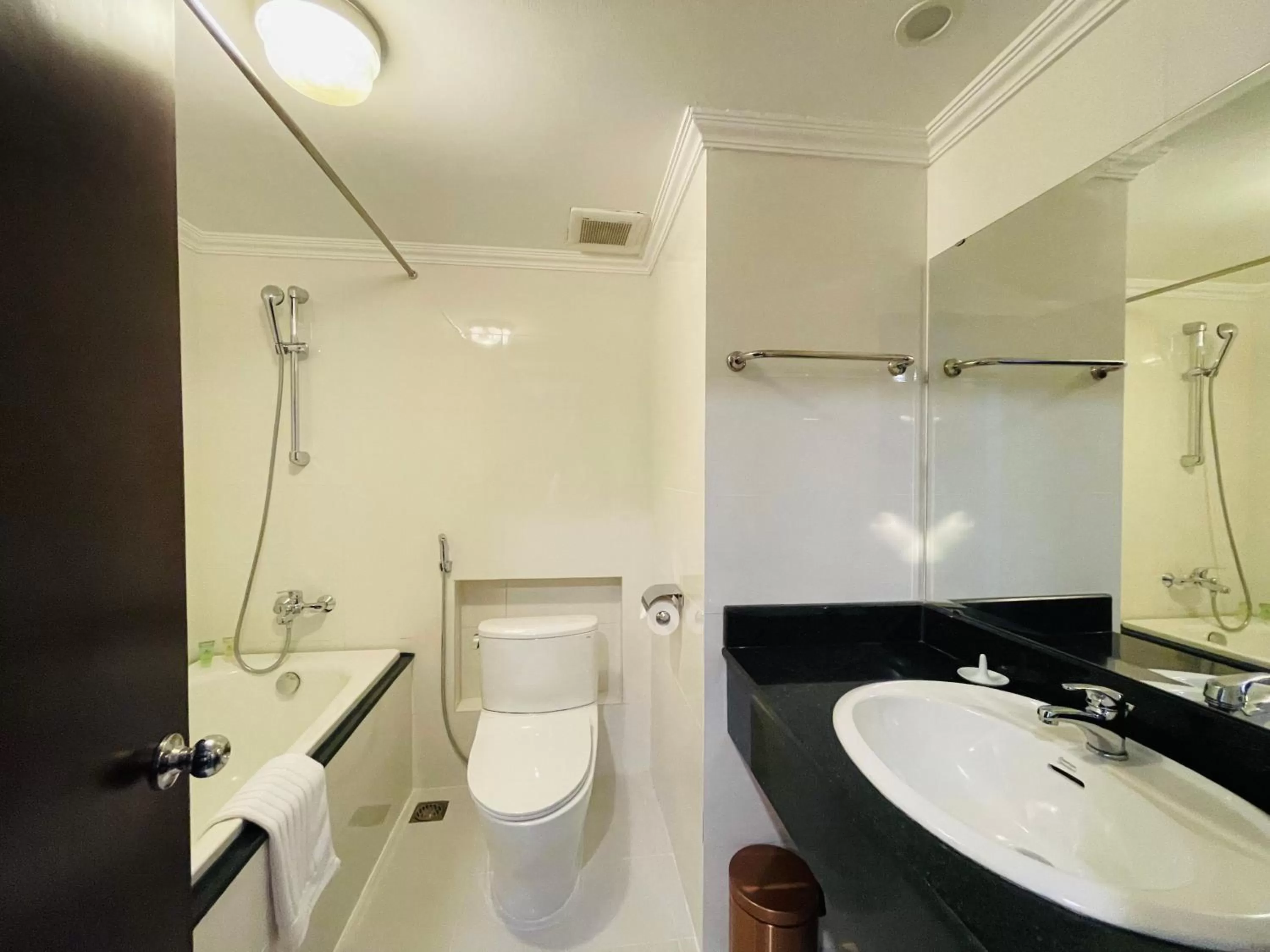 Bathroom in The Tray Hotel Hai Phong