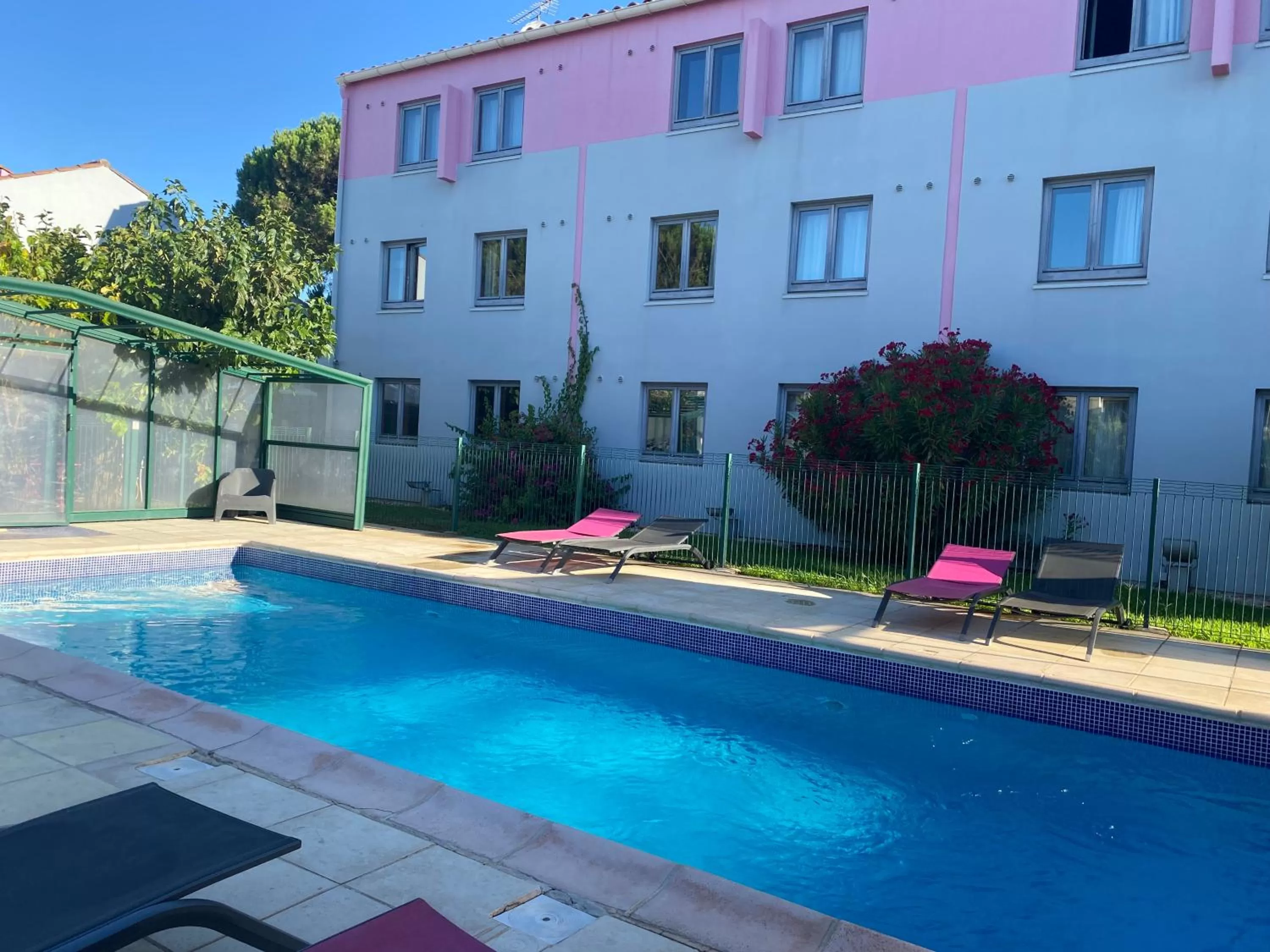 Pool view in Kyriad Montpellier Aéroport - Gare Sud de France