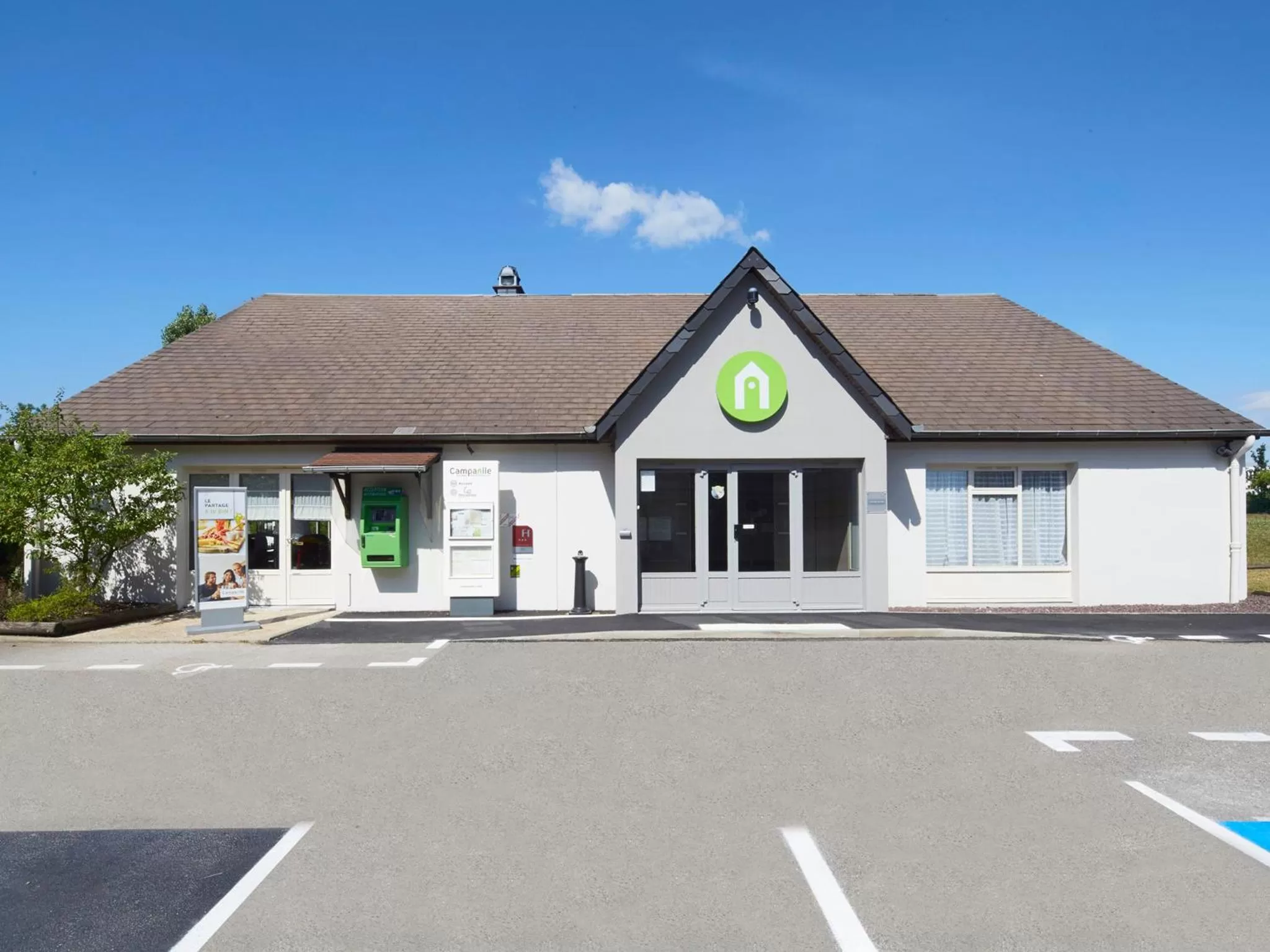 Facade/entrance in Campanile Dijon Sud - Marsannay