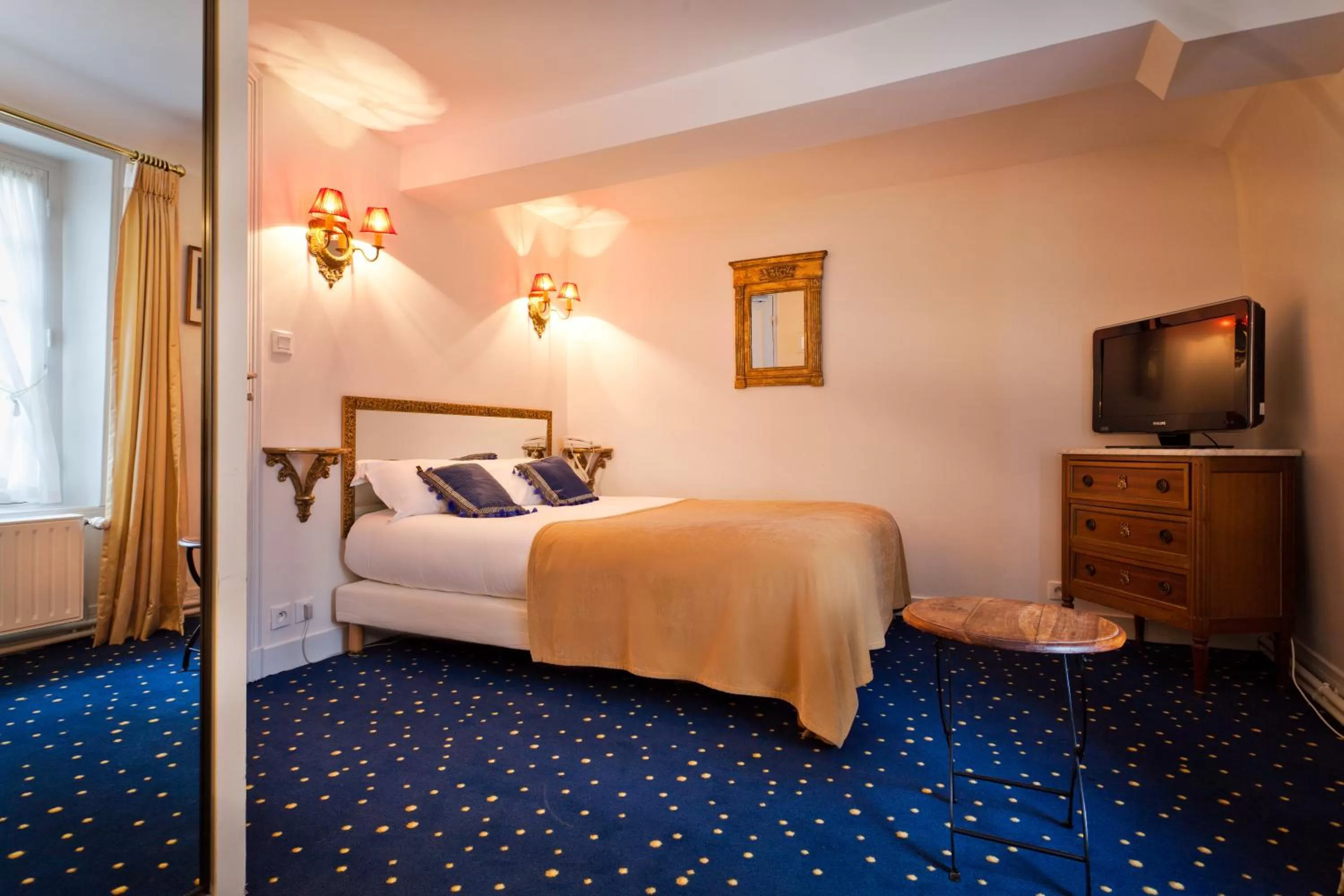 Traditional Double Room in Le Clos d'Amboise
