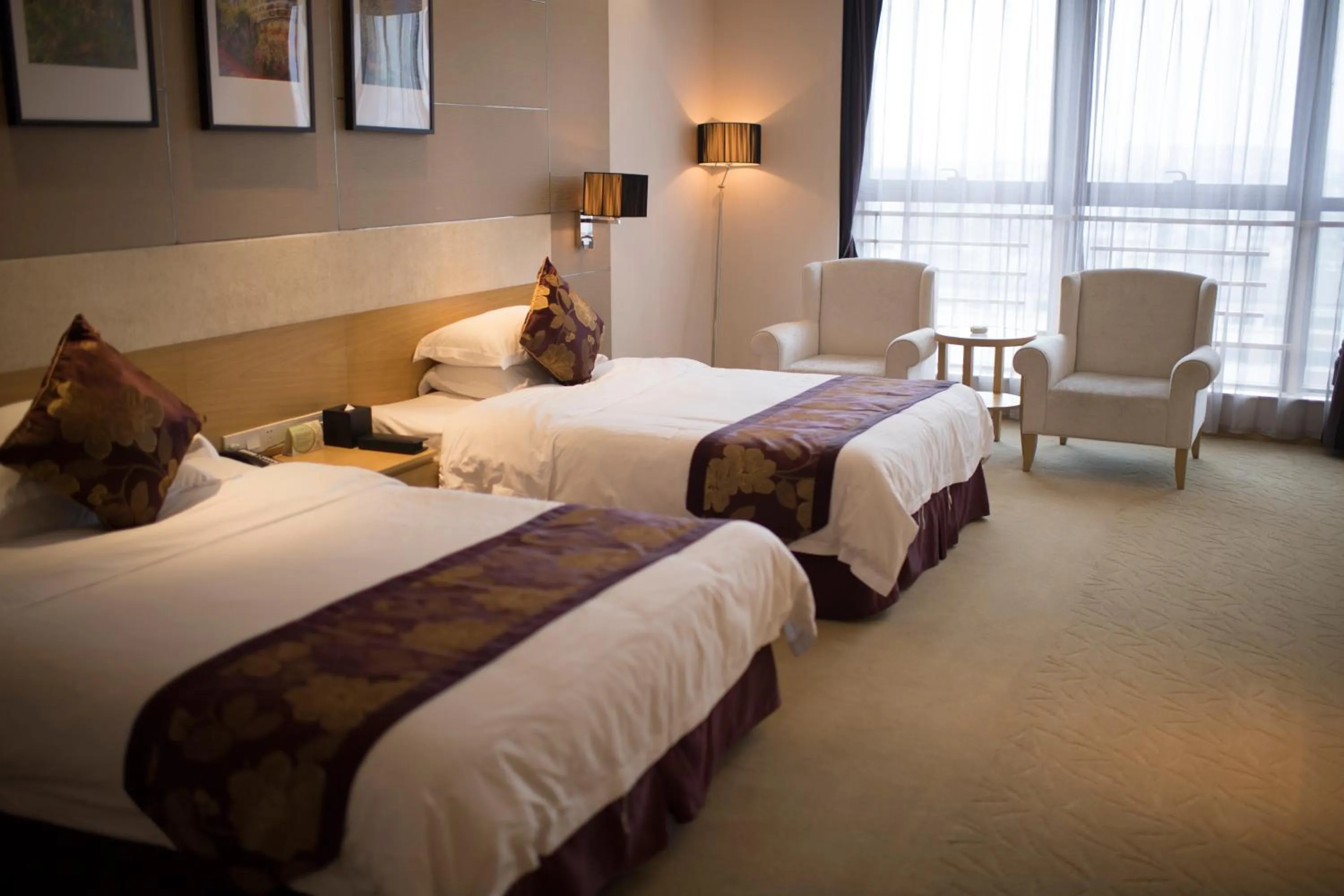 Bed in Suzhou Sun Plaza Hotel