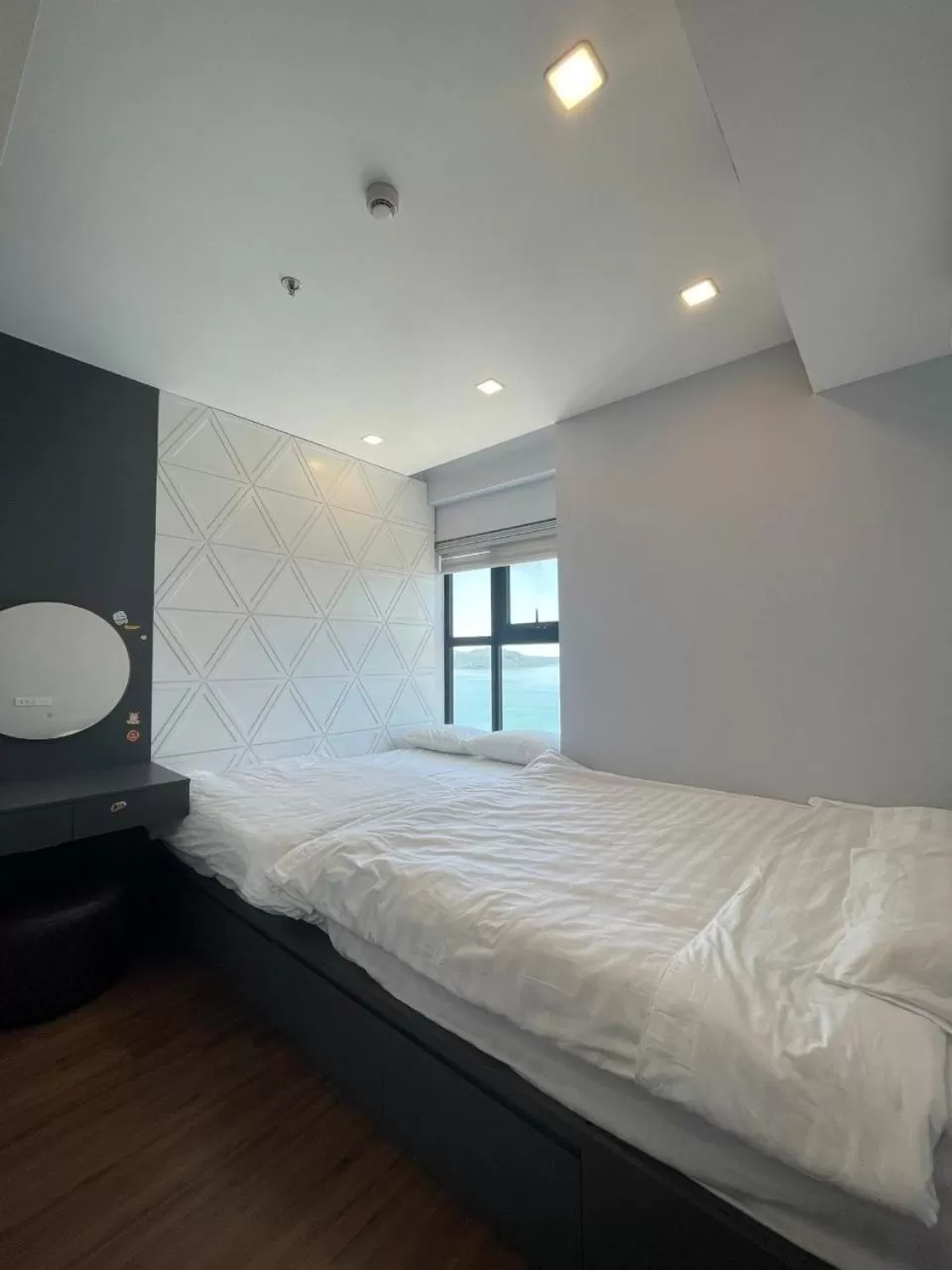 Photo of the whole room, Bed in FLC Sea Tower Quy Nhơn - Homostay