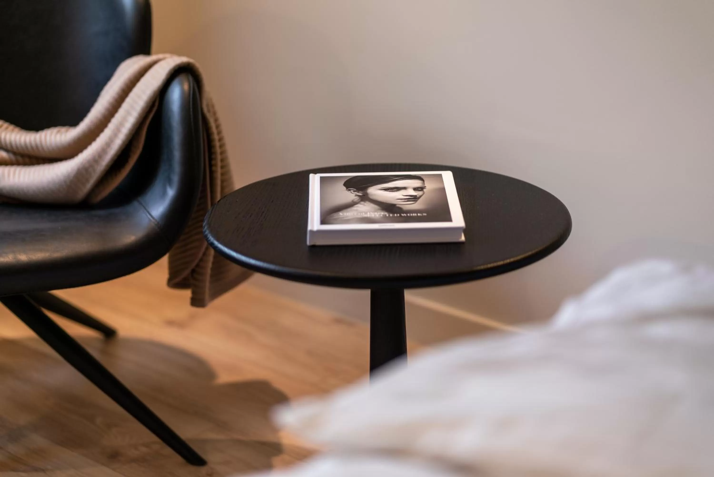 Living room in THE ADAMS - Self Check In Hotel