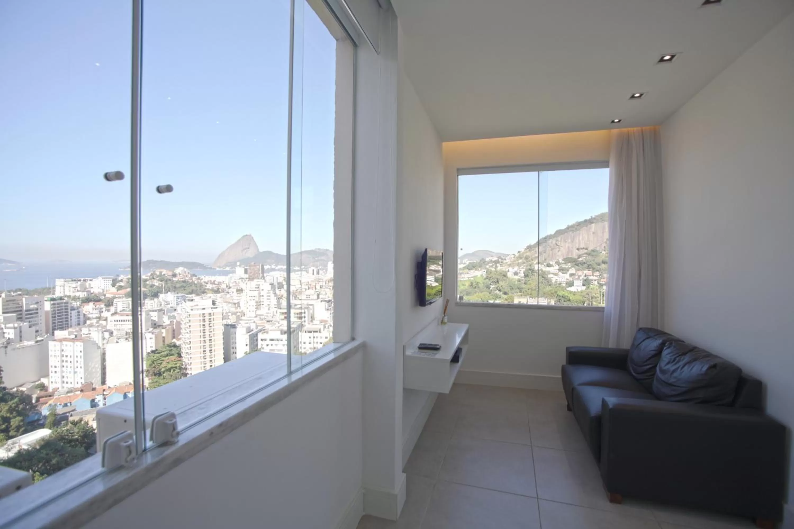 TV and multimedia in New Sugar Loft Apartments