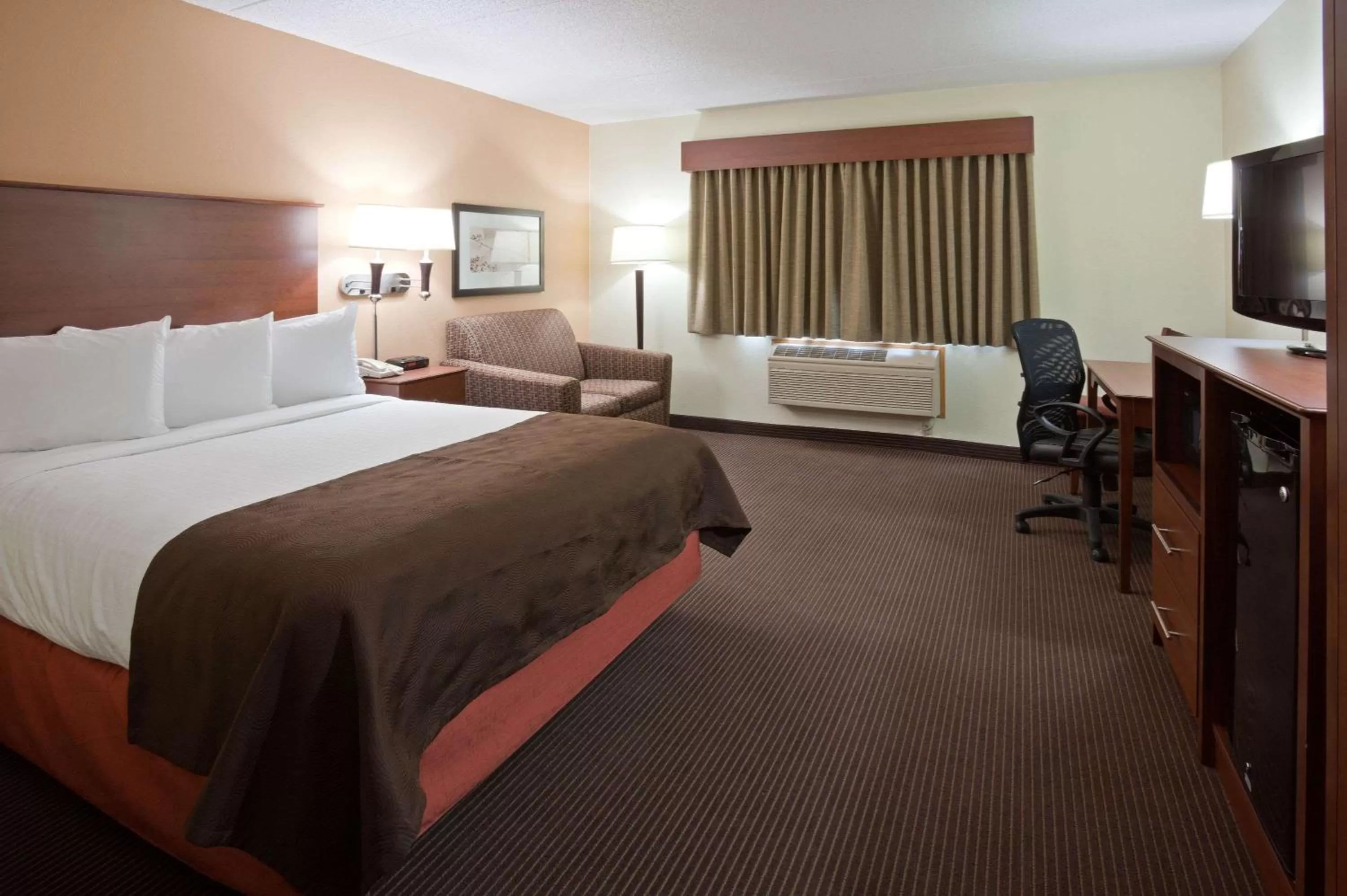 Queen Room - Mobility Access/Non-Smoking in AmericInn by Wyndham Bismarck
