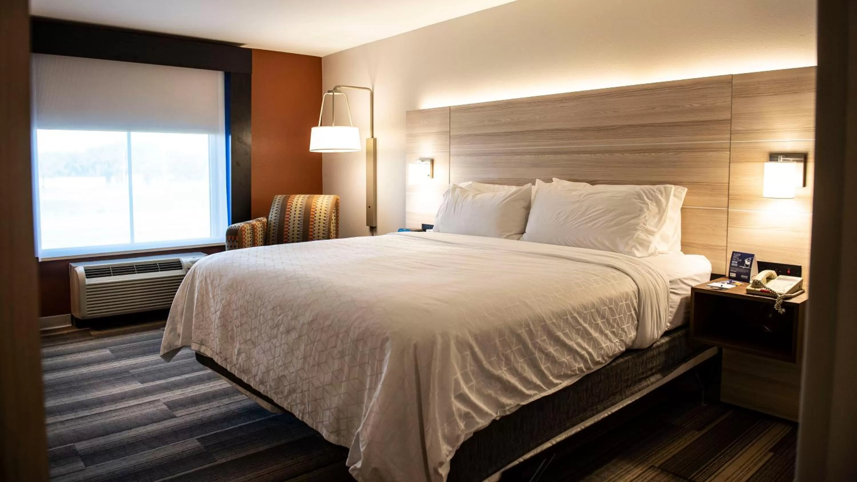 Photo of the whole room, Bed in Holiday Inn Express Hotel & Suites Sedalia by IHG