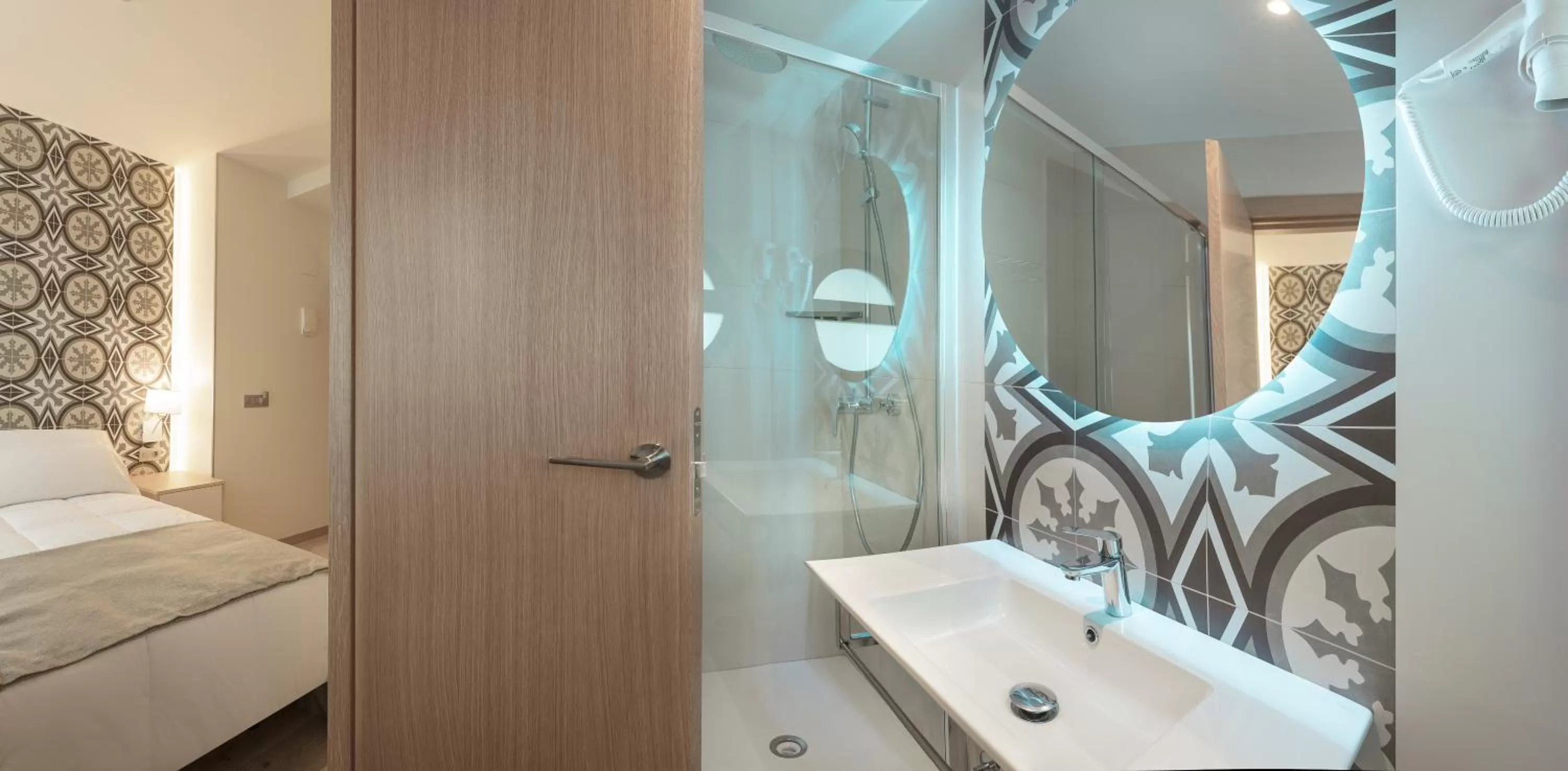 Photo of the whole room, Bed in Gastrohotel Boutique RH Canfali