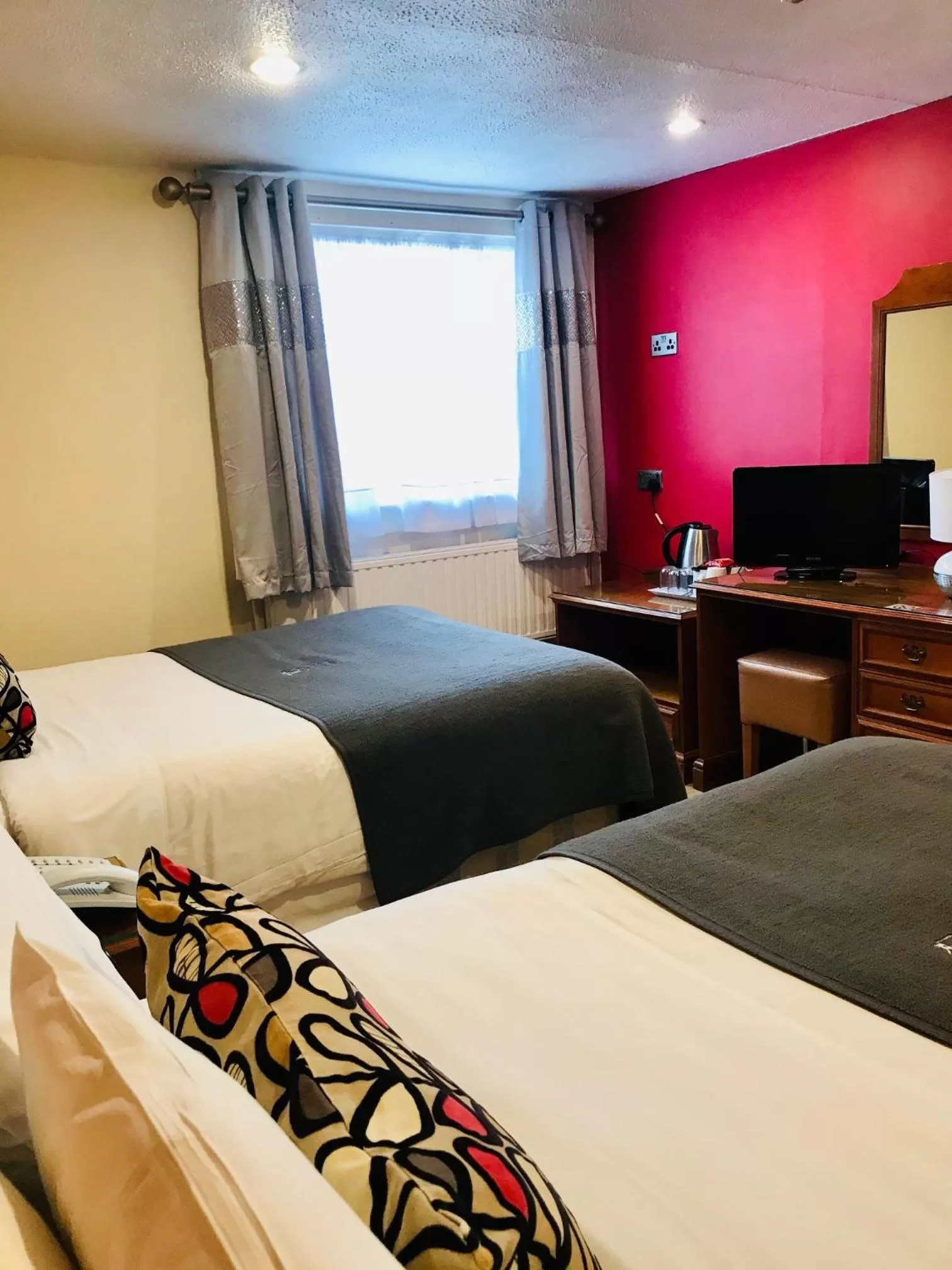 Bedroom, Bed in Lensfield Hotel