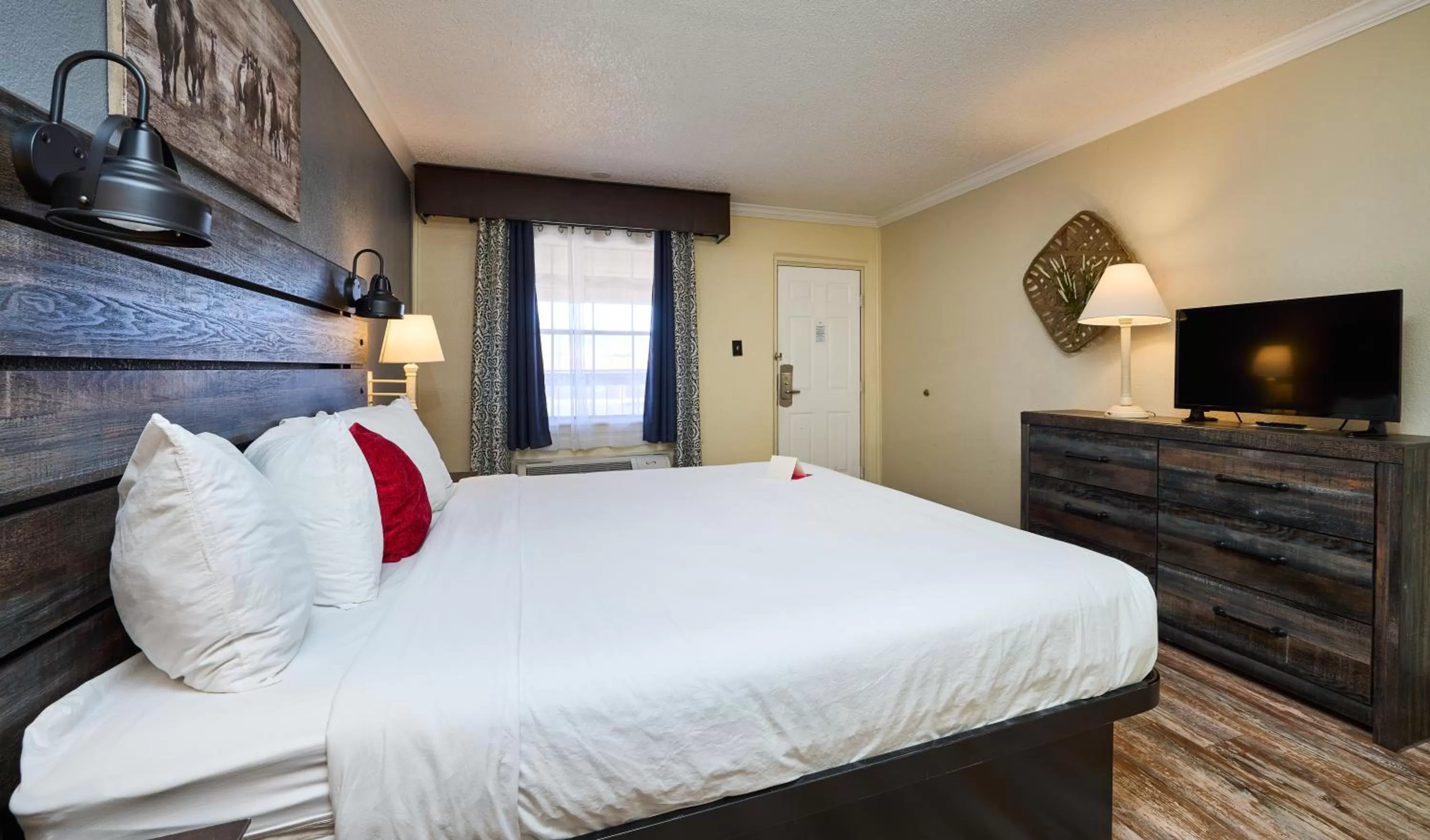 Bedroom in San Mateo Inn