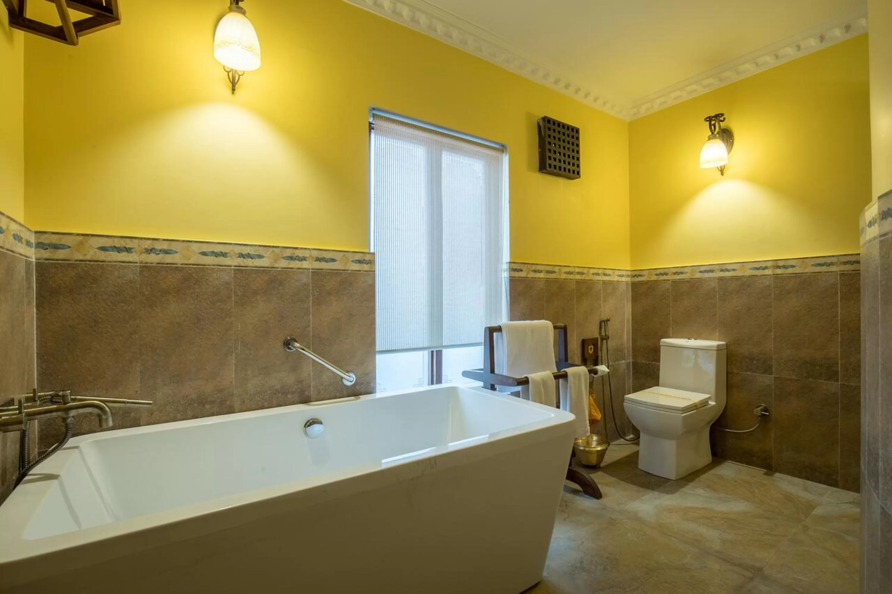 Toilet in Baber Mahal Vilas - The Heritage Hotel