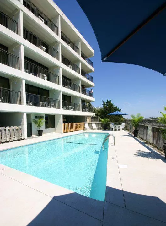 Property building, Swimming Pool in Harbor Inn