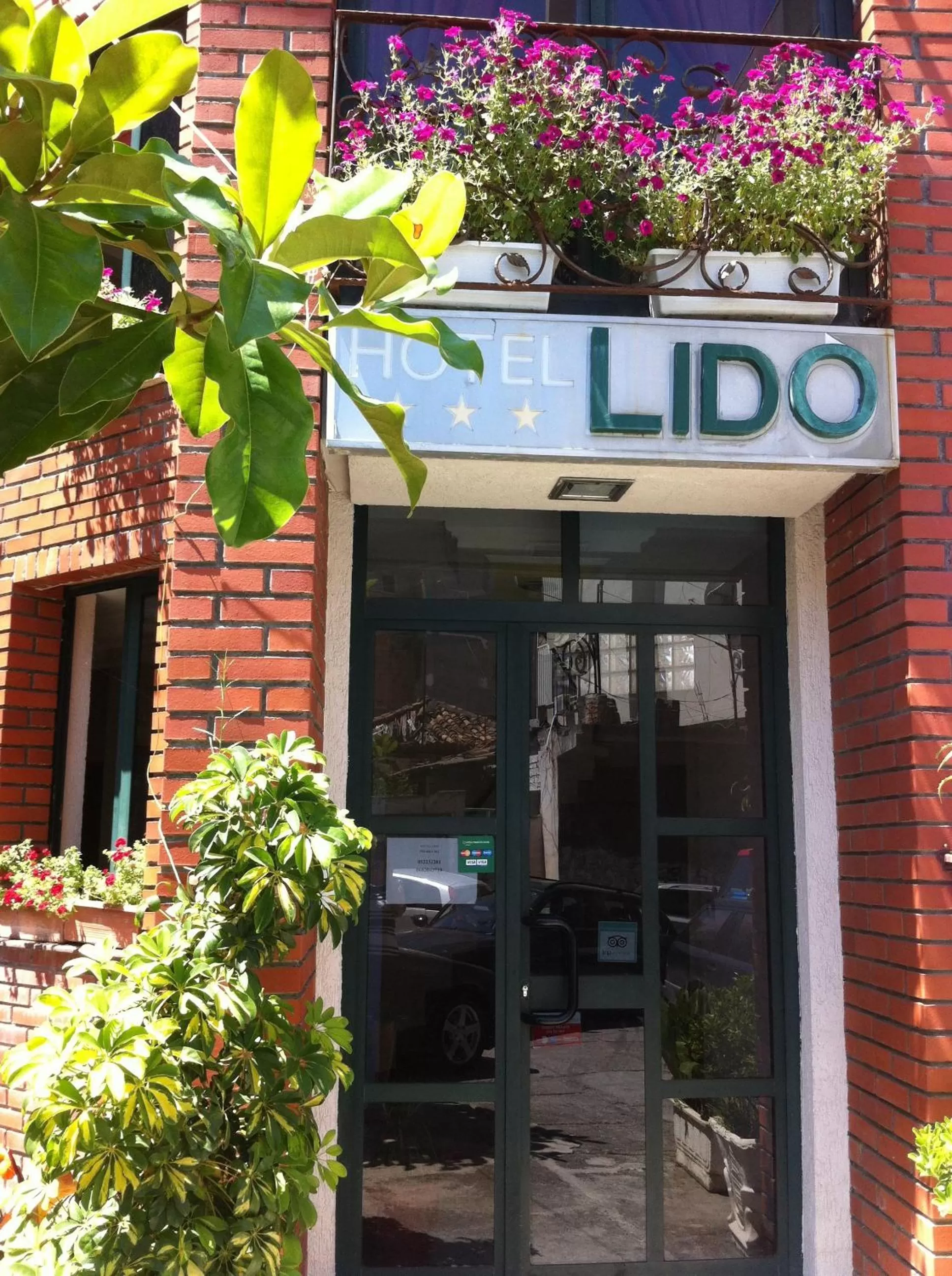 Facade/entrance in Hotel Lido