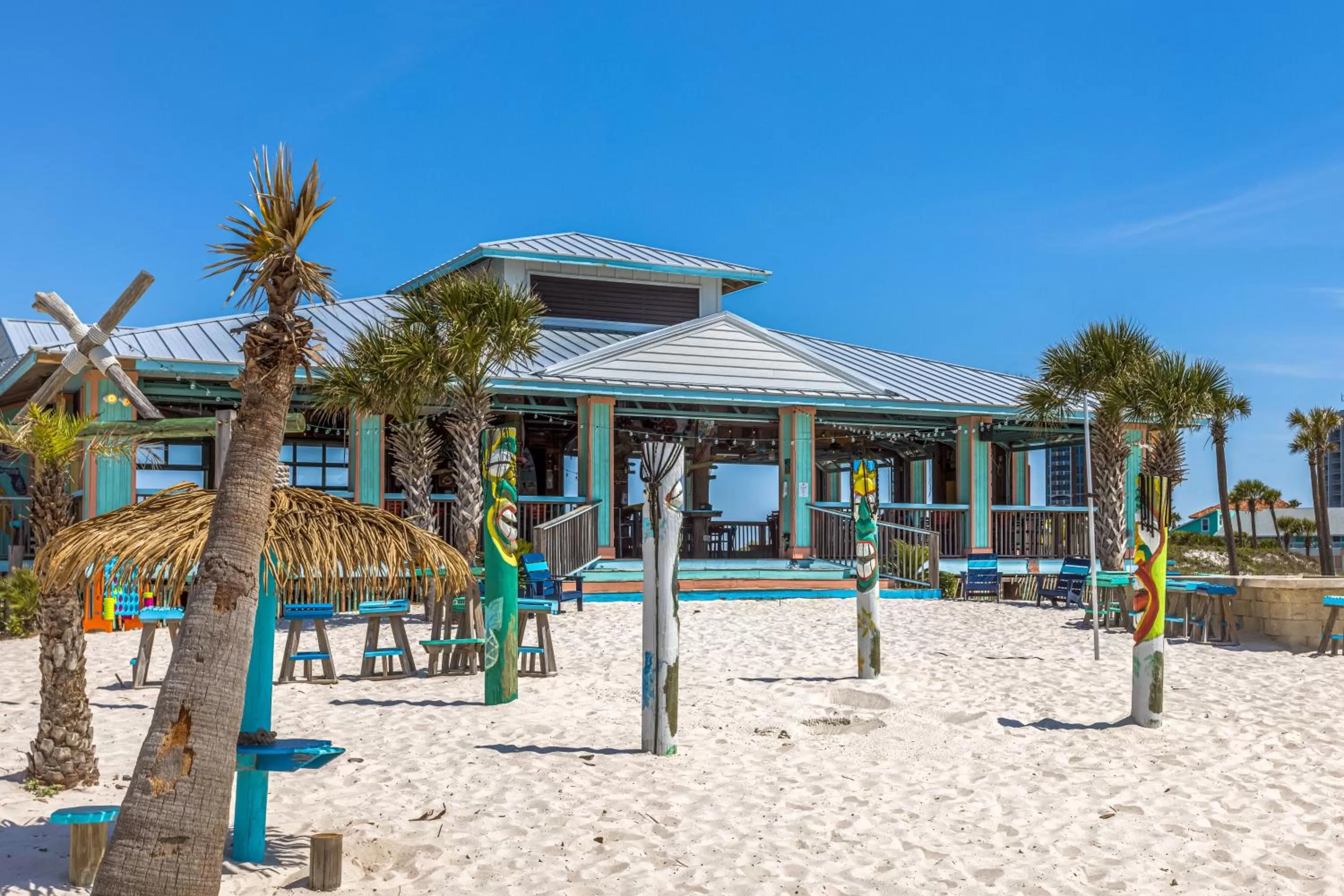 Lounge or bar in The Pensacola Beach Resort