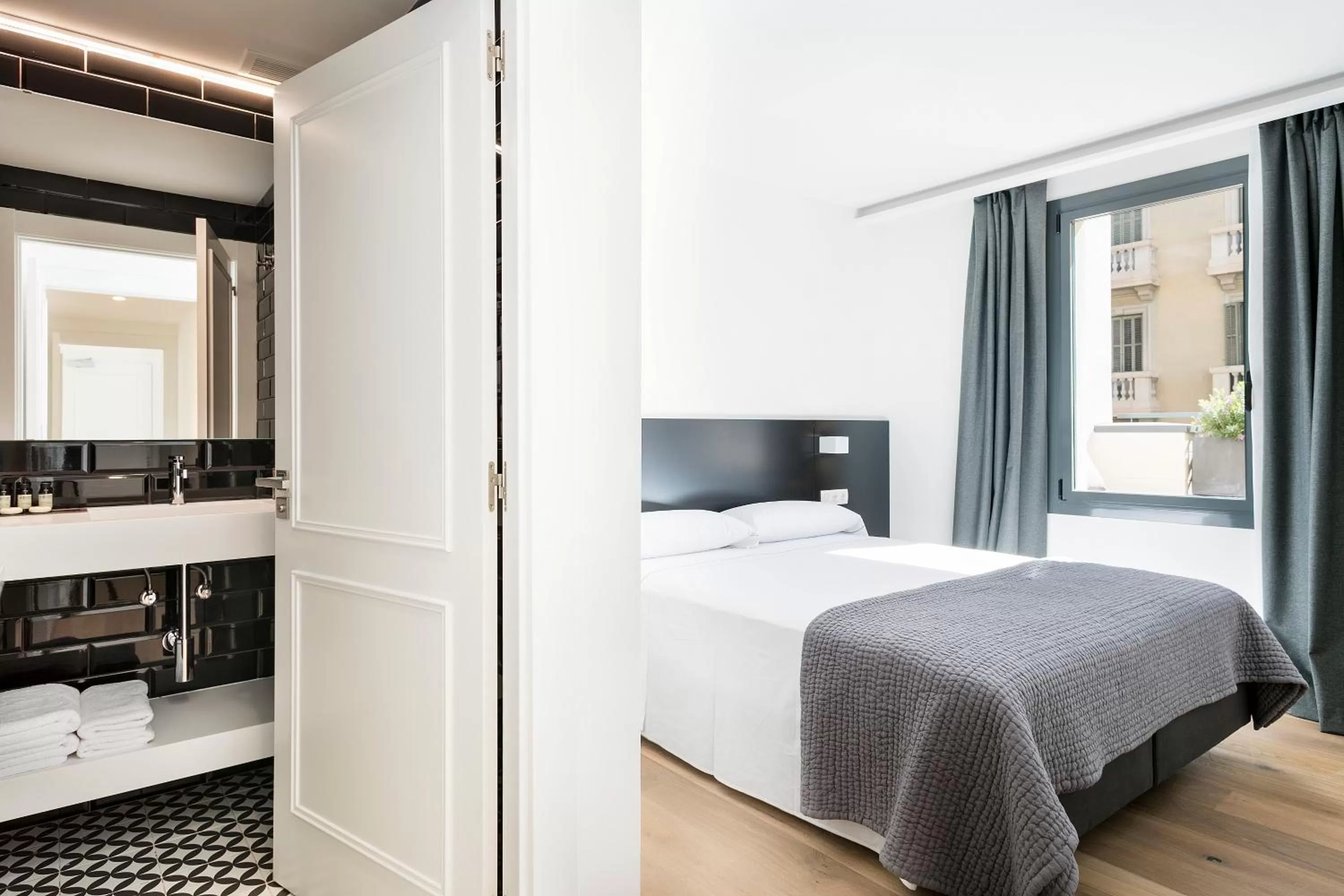 Bedroom, Bed in Murmuri Residence Mercader