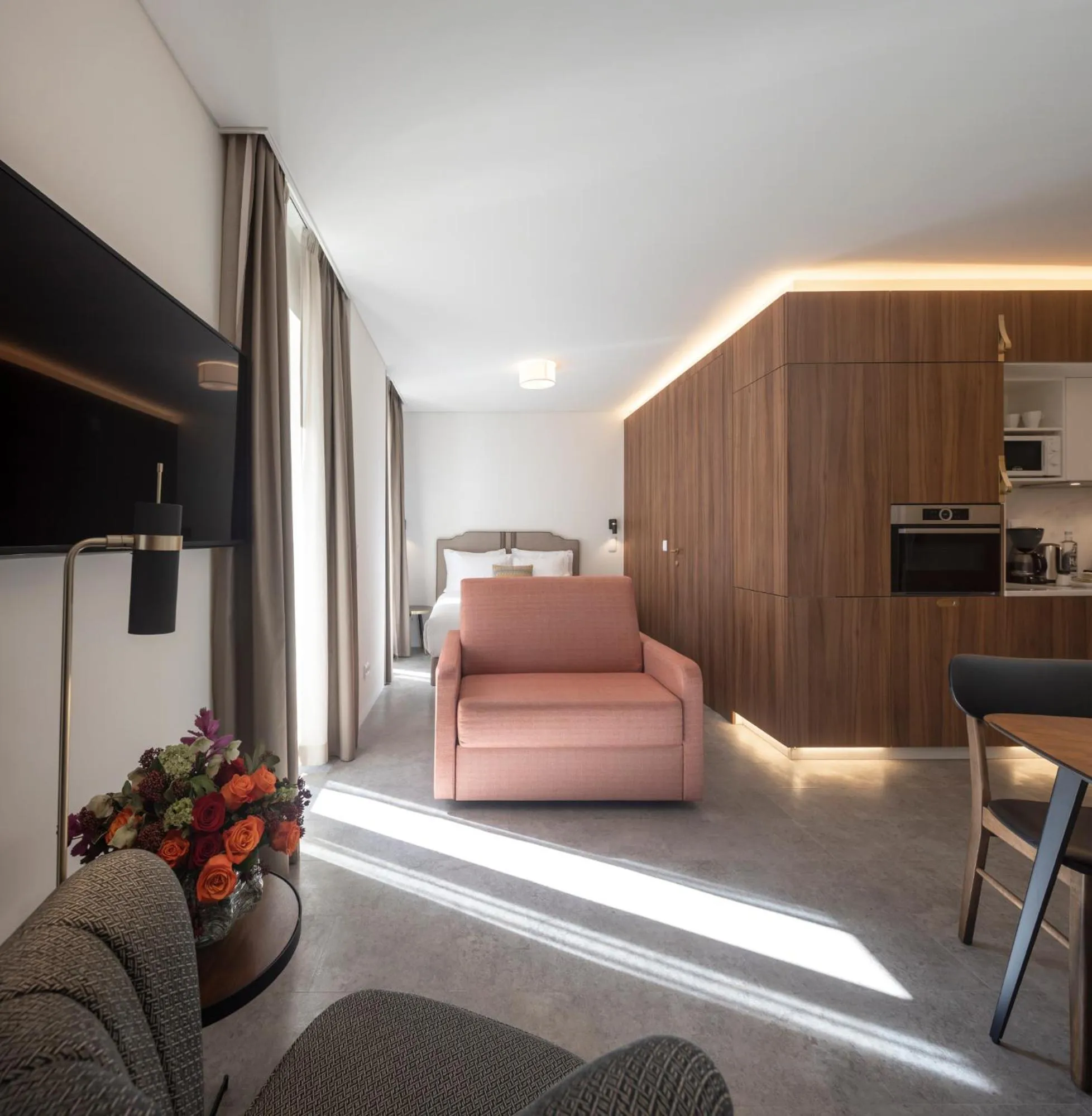 Living room, Bed in Lisbon Serviced Apartments - Avenida