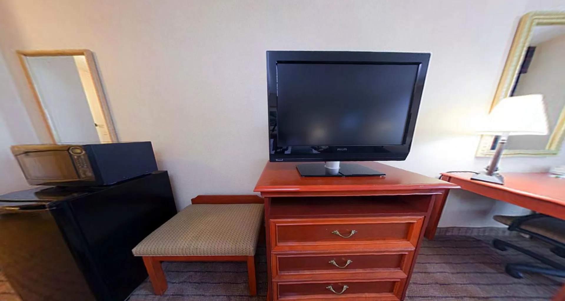 TV and multimedia in Holiday Inn Alexandria by IHG