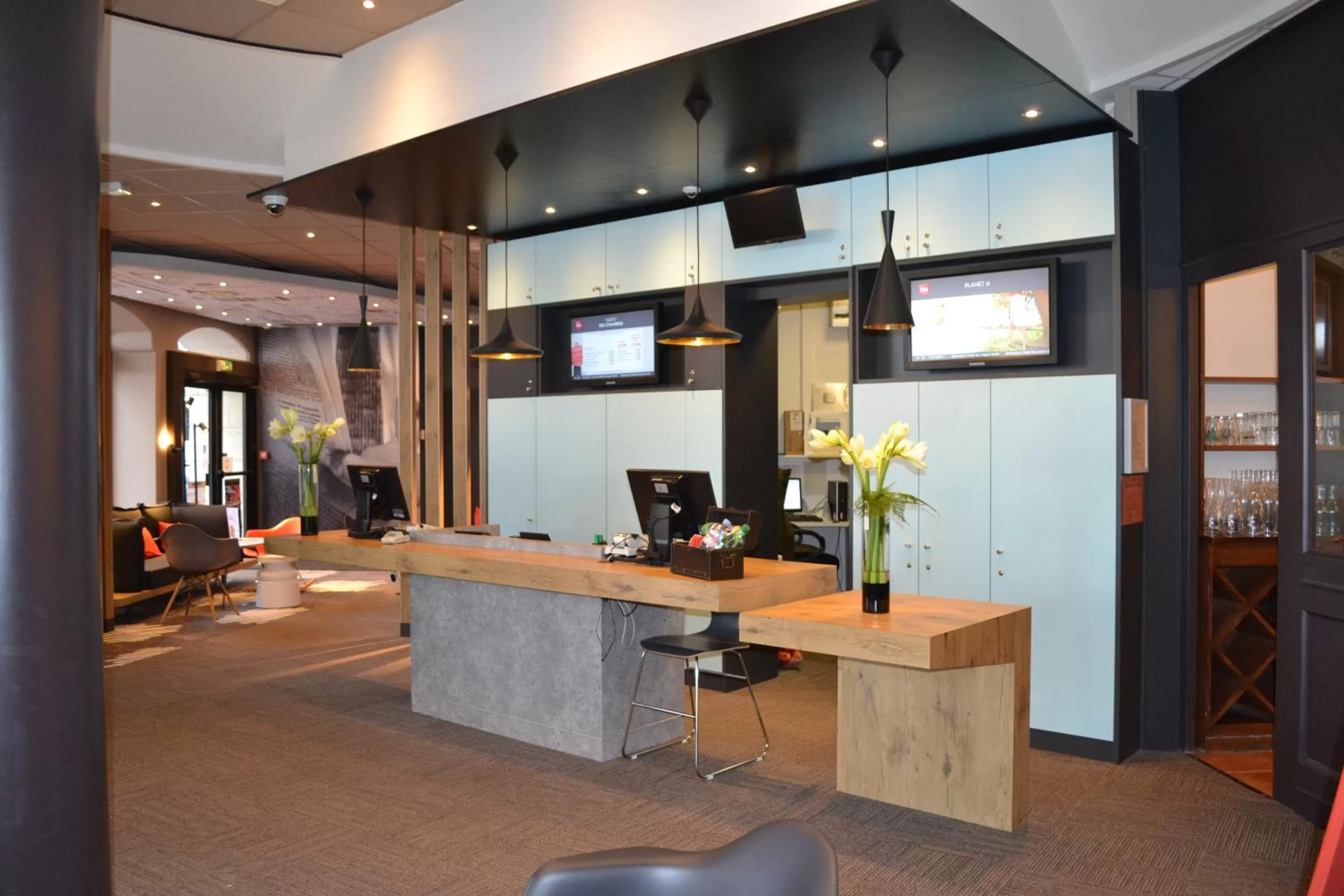 Lobby or reception in ibis Angers Centre Chateau