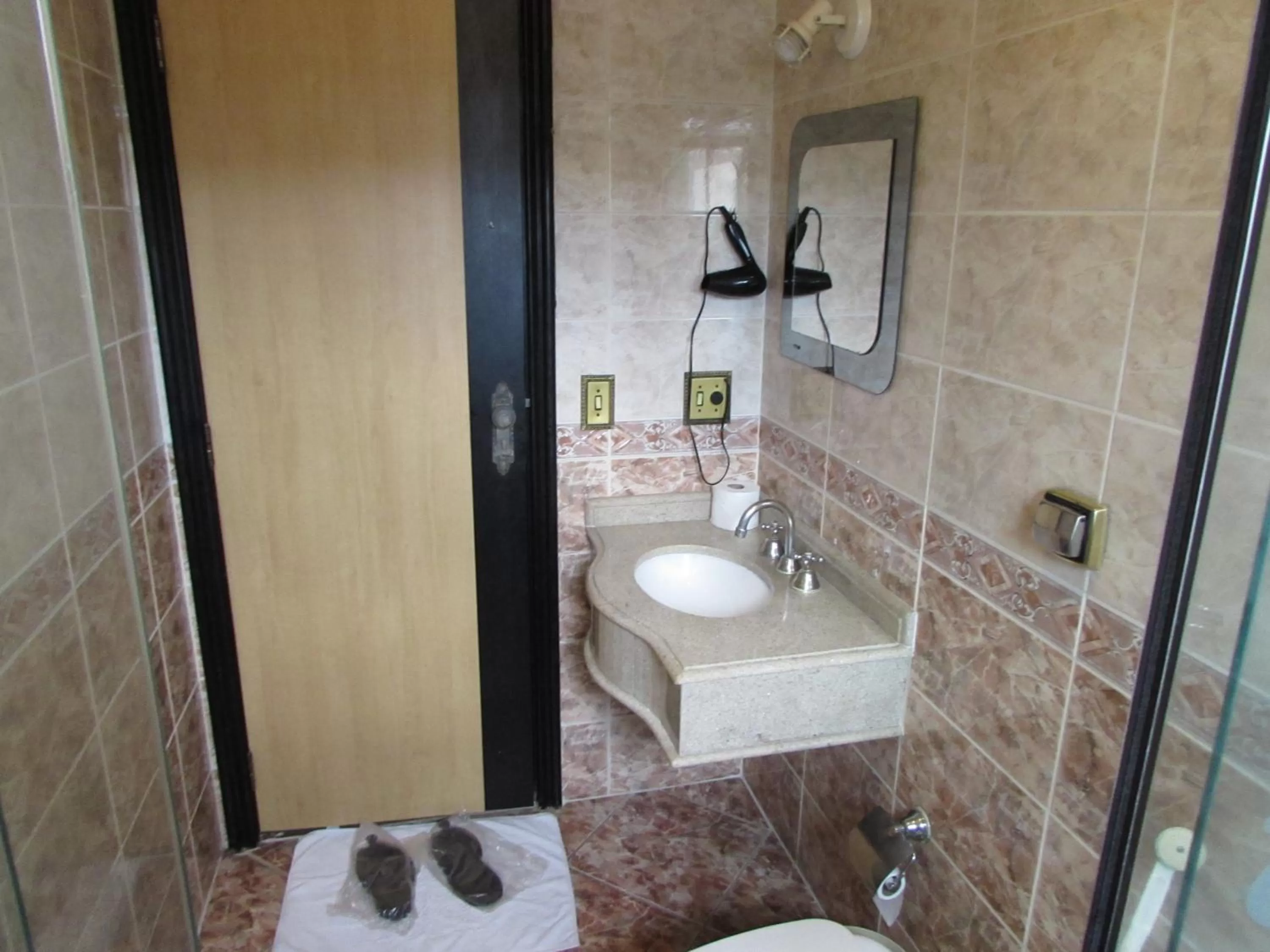 Bathroom in Pleasant Place Hotel
