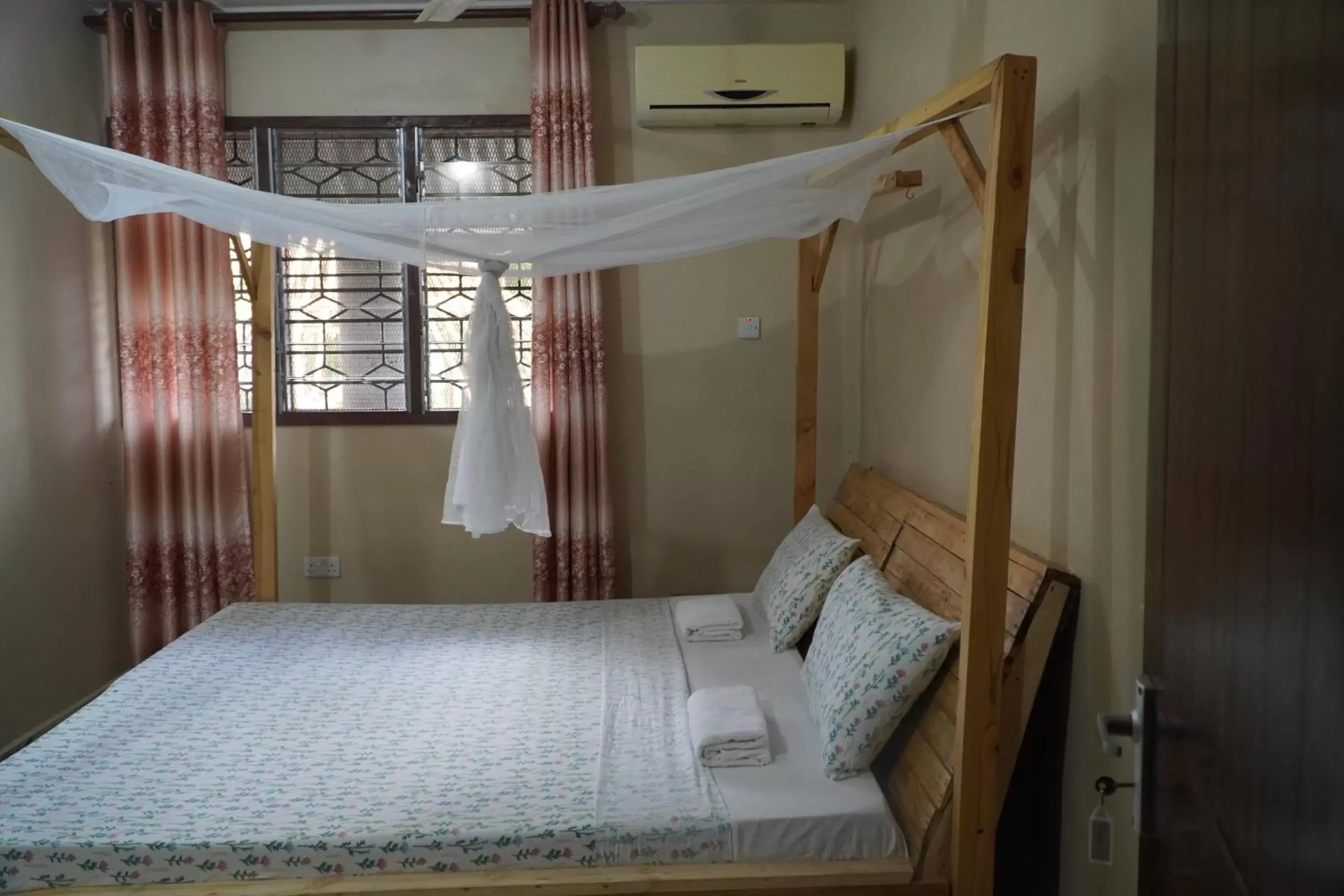 King Room in L&J Modern Backpackers Kinondoni King Room in L&J Modern Backpackers Kinondoni