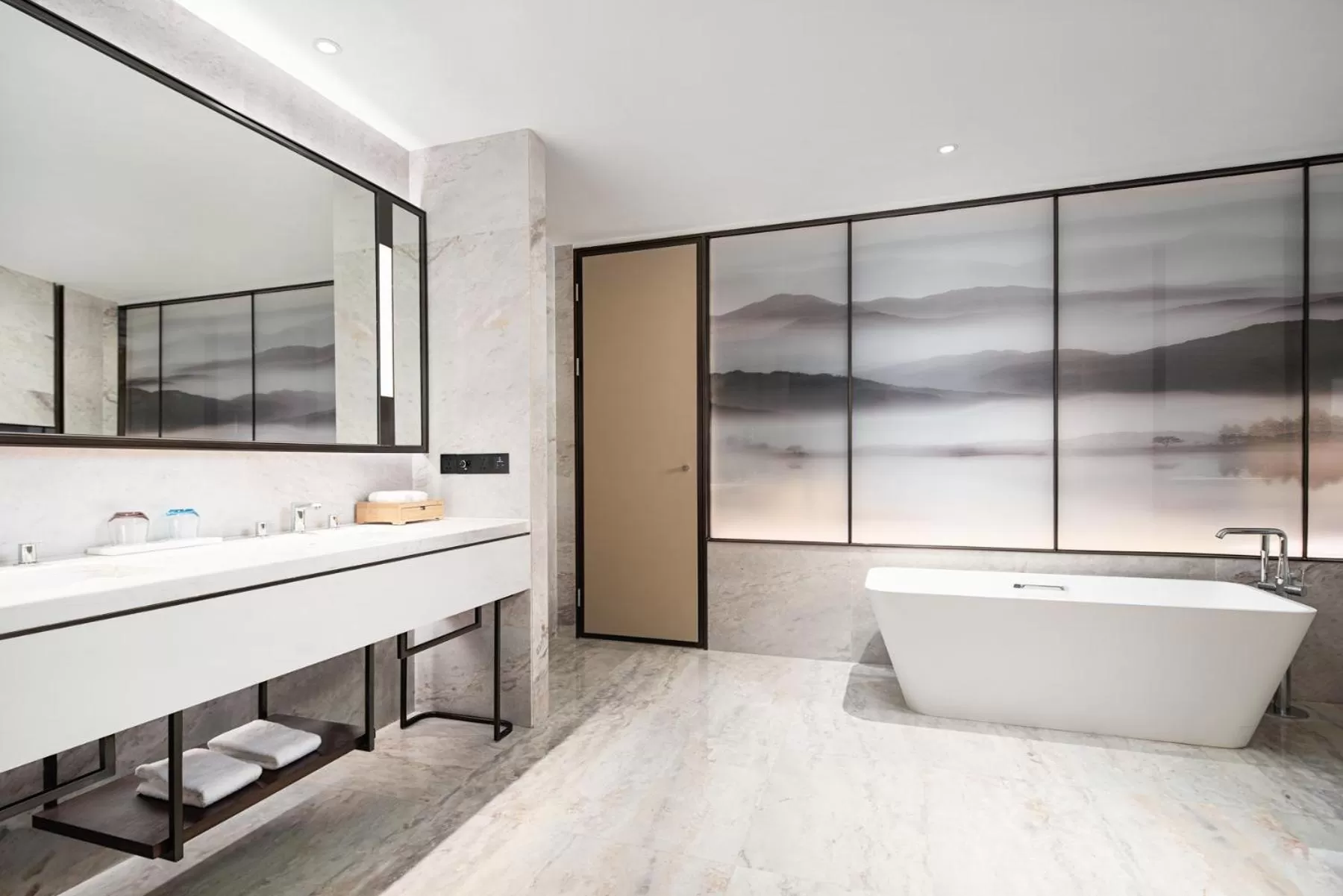 Deluxe Suite in Radisson Blu Hangzhou Xintiandi