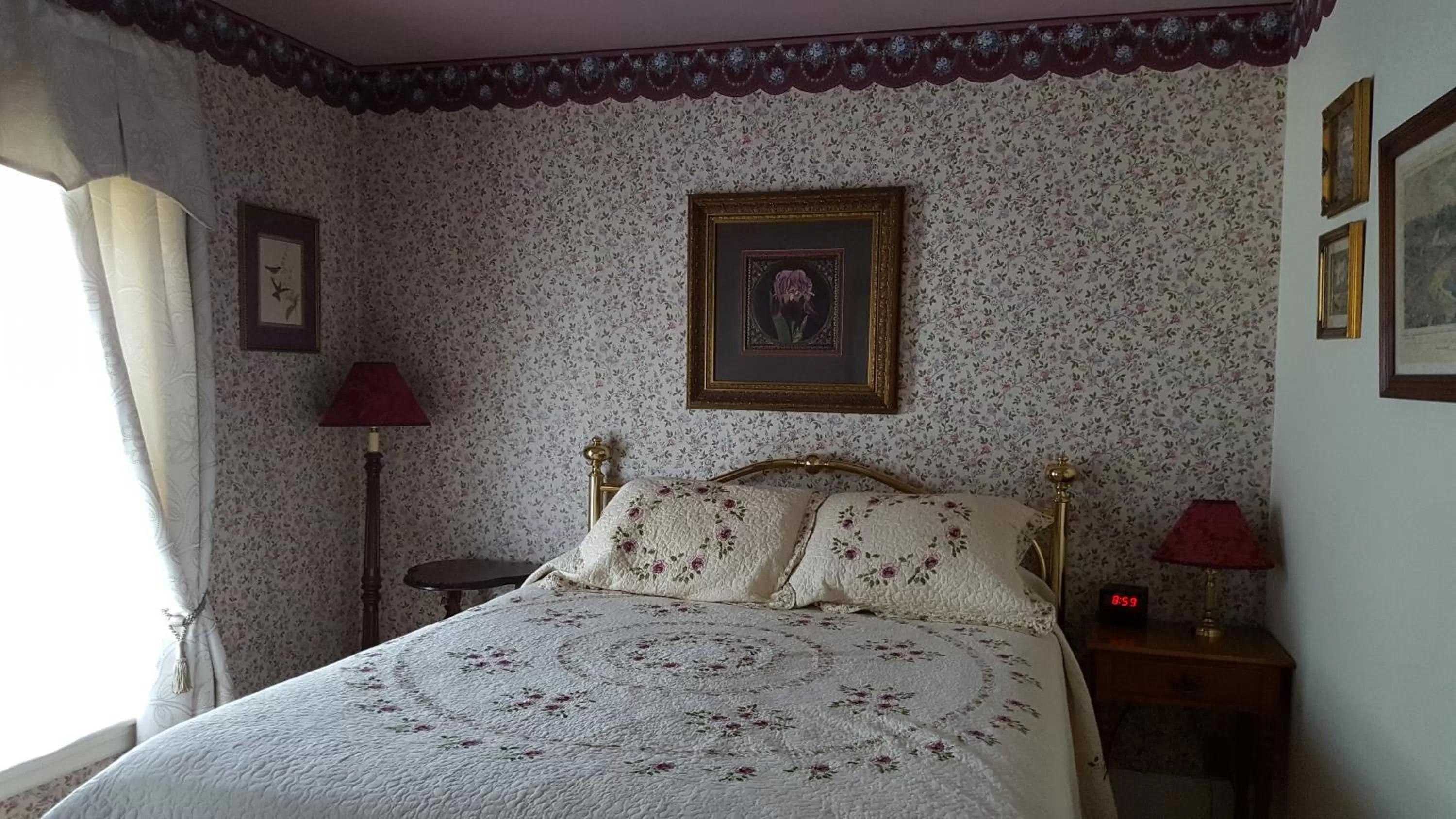 Bed in Holidae House Bed & Breakfast