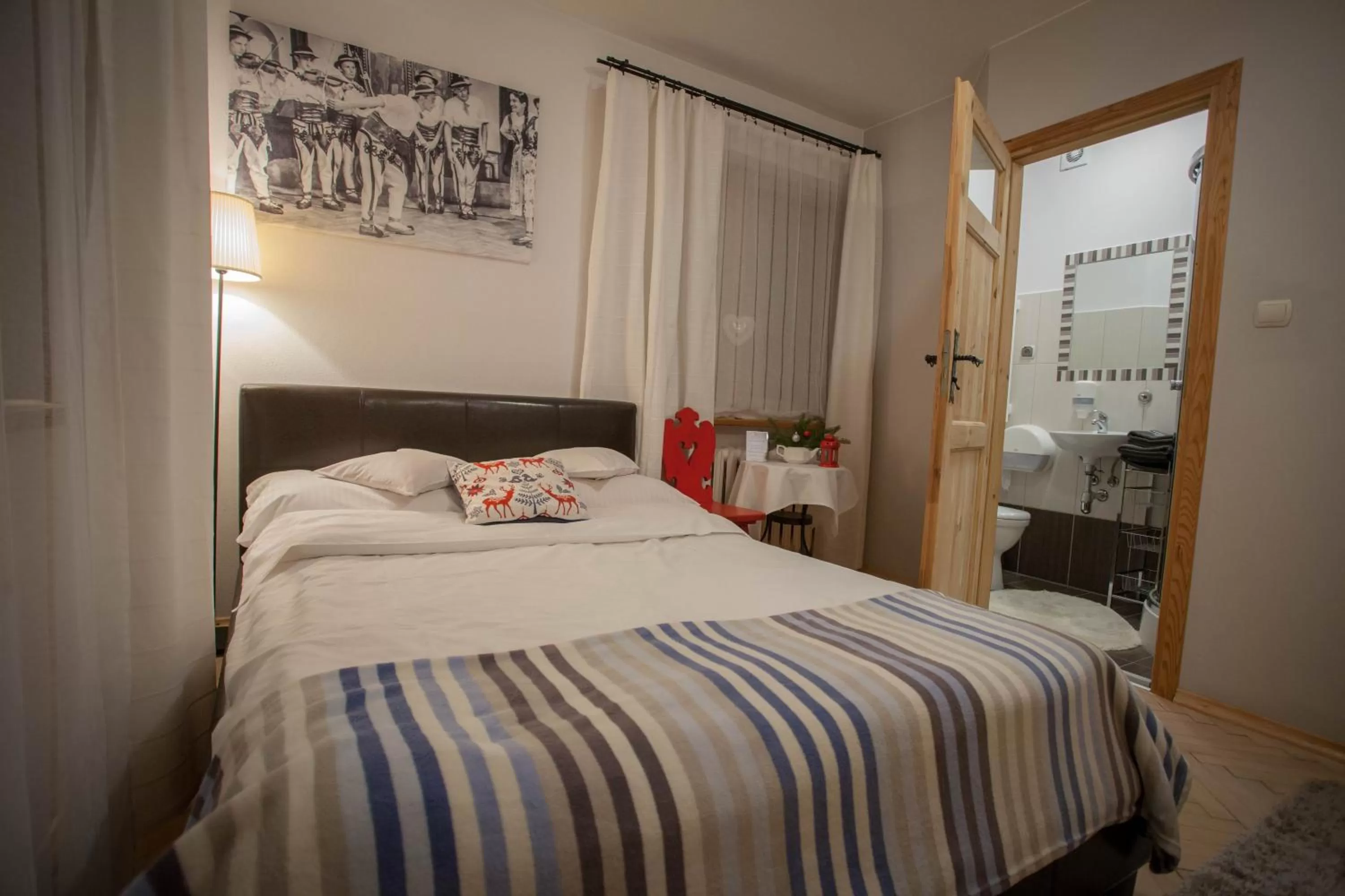 Photo of the whole room, Bed in Gościniec i Herbaciarnia Pod Złotą Łyżwą