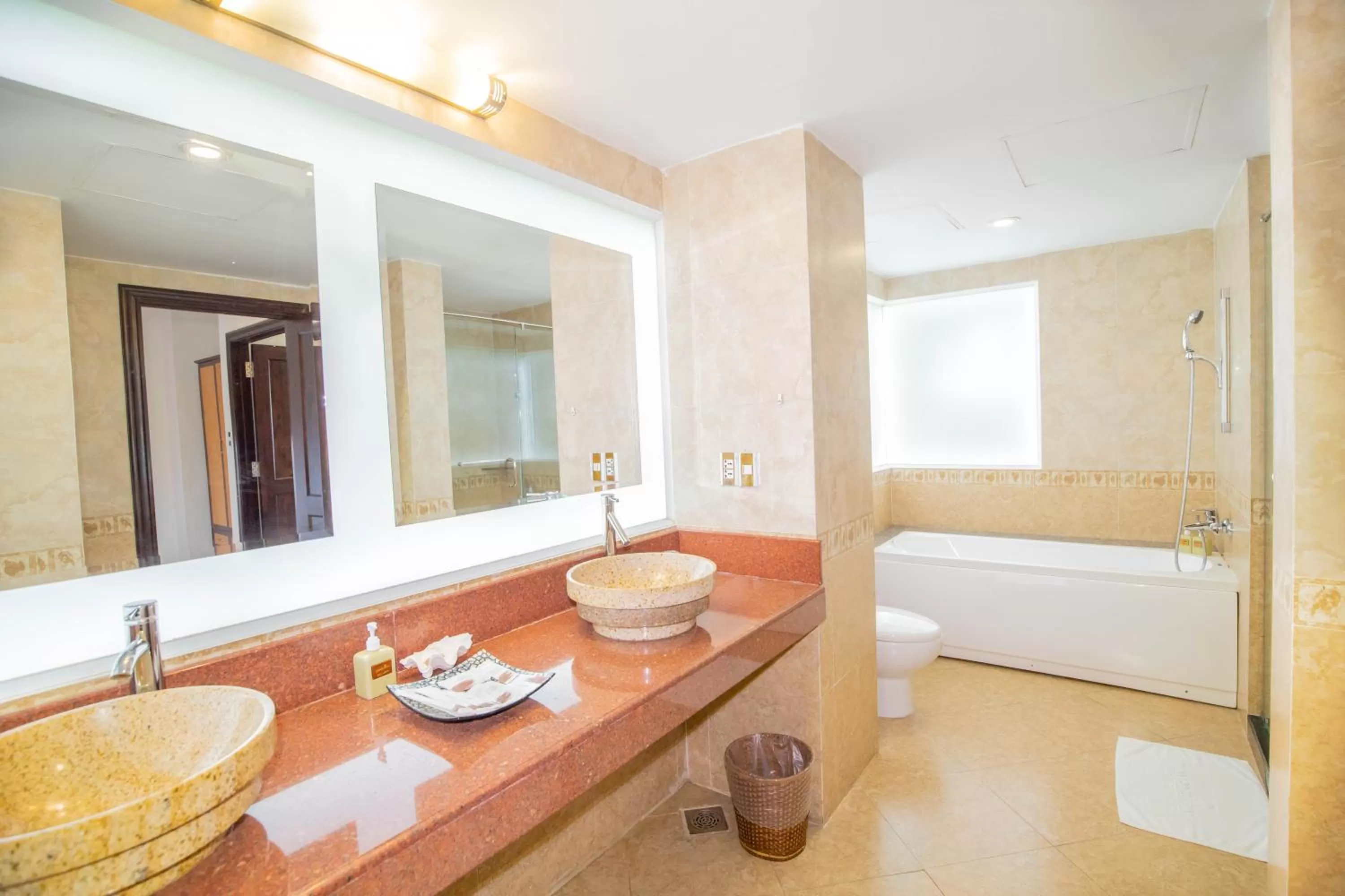 Hot Tub in Diamond Bay Resort & Spa