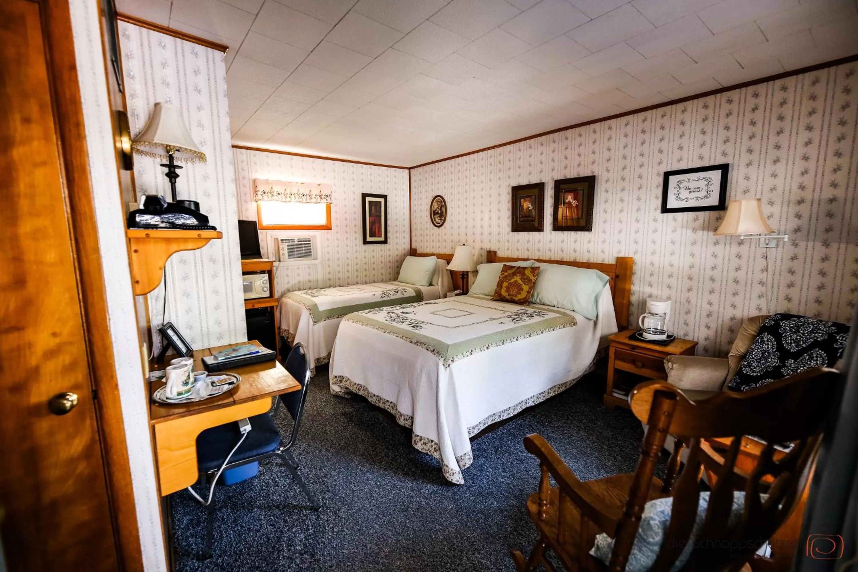 Photo of the whole room, Bed in The Pines Country Inn