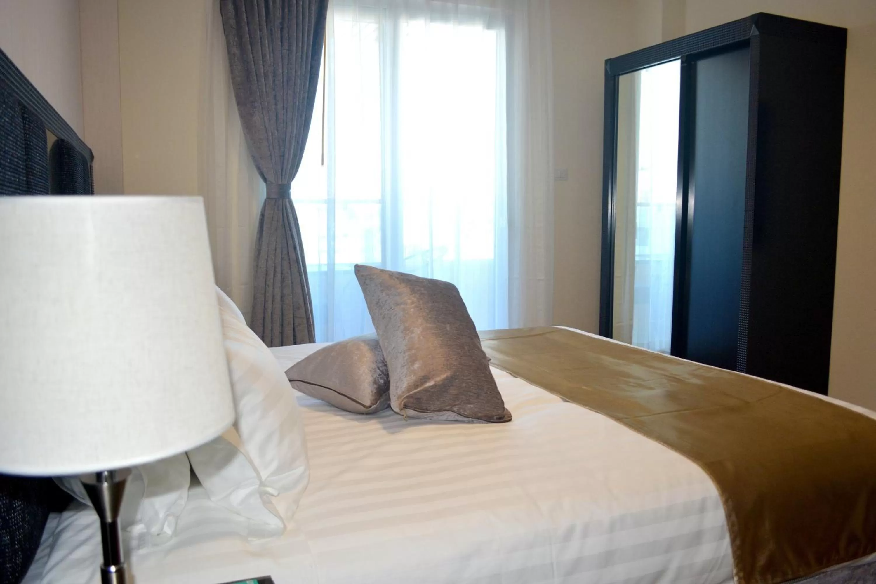 Bed in Tilal Almadina Hotel & Suites