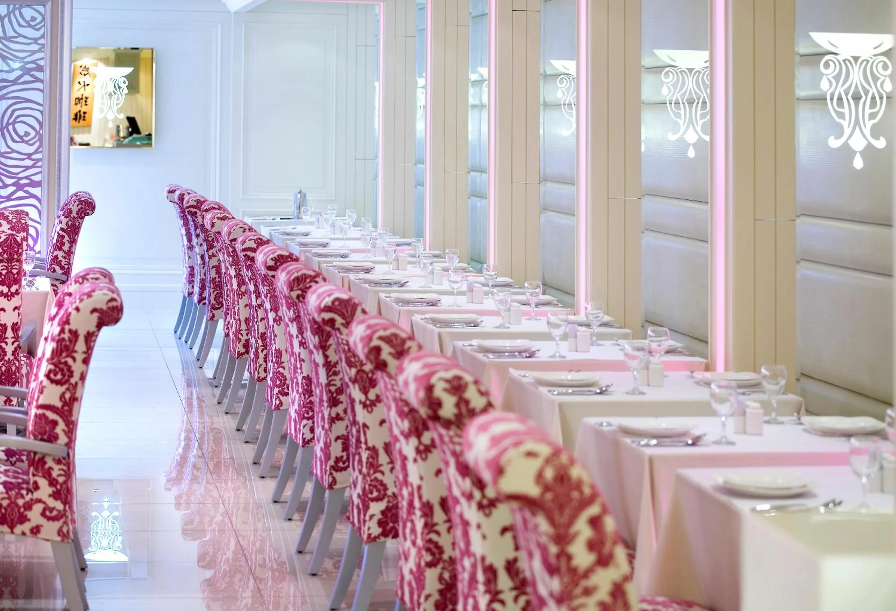 Restaurant/places to eat in Yes Motel