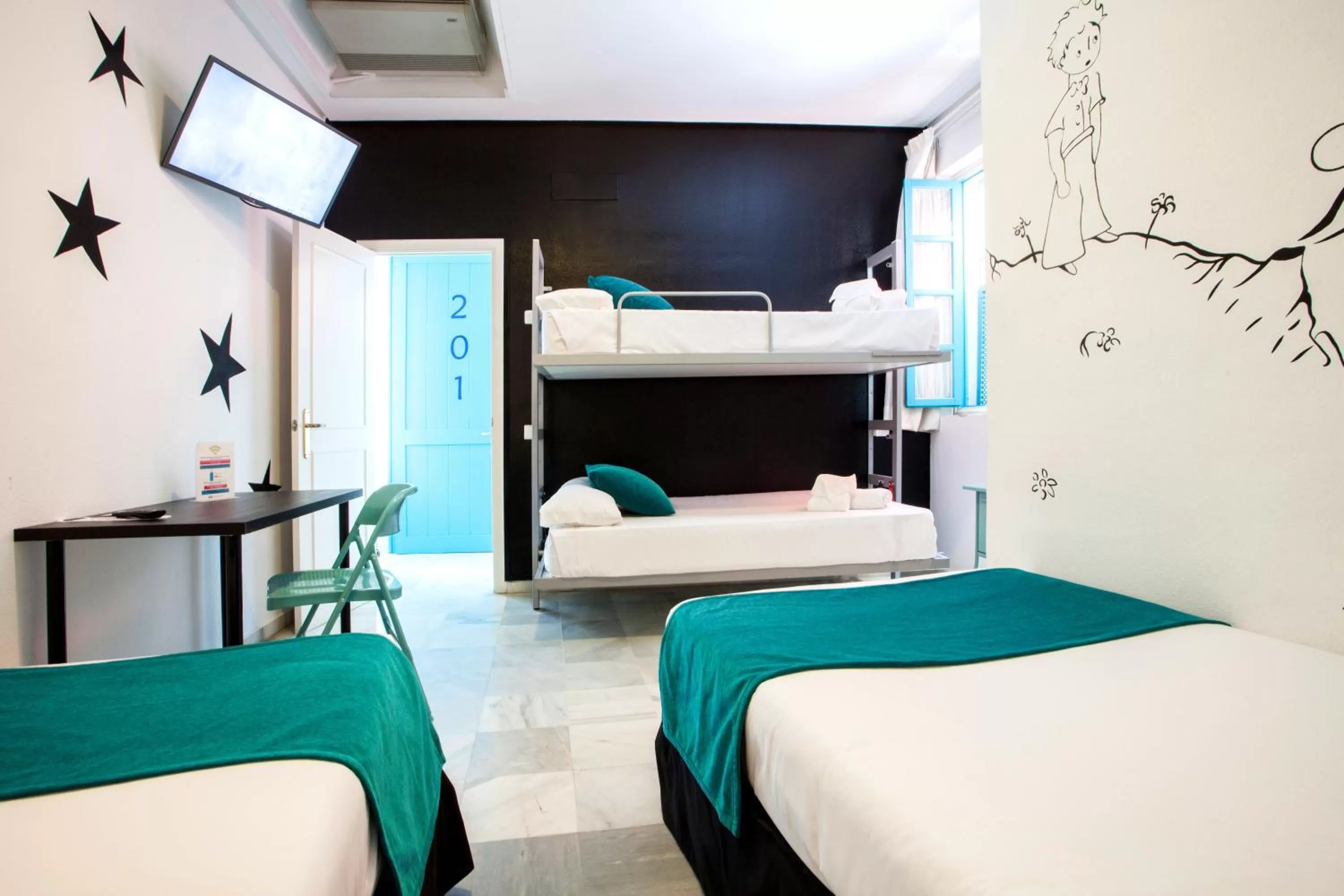 Photo of the whole room, Bed in Casual de las Letras Sevilla