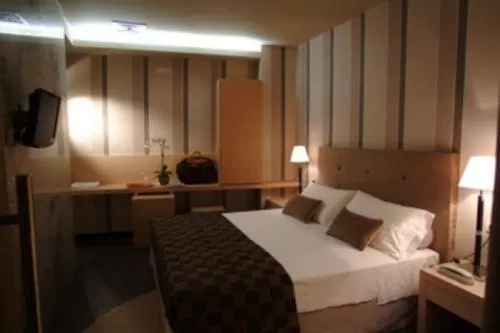 Bedroom, Bed in El Homs Palace Hotel