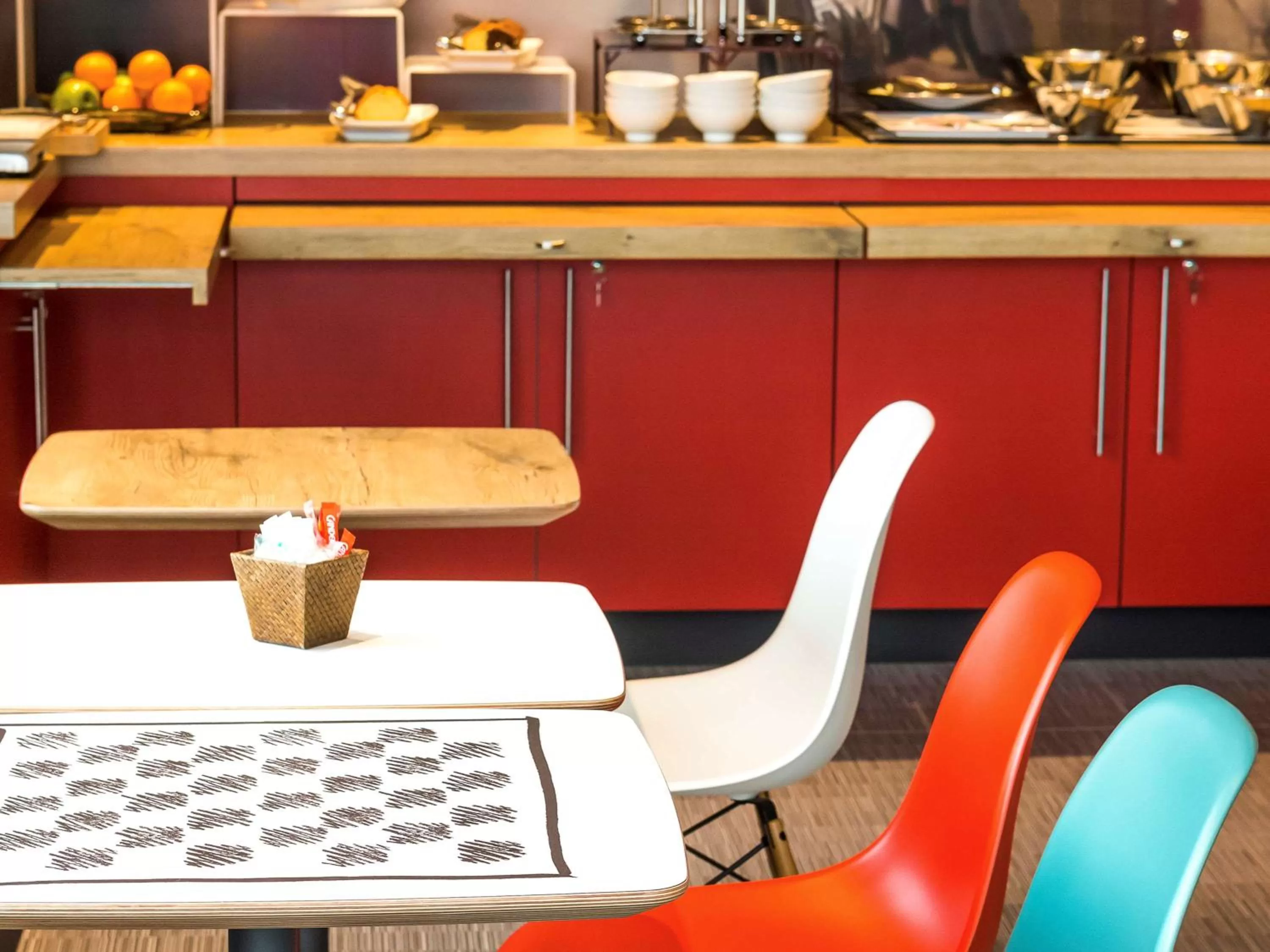 Restaurant/places to eat in ibis Lorient Centre Gare