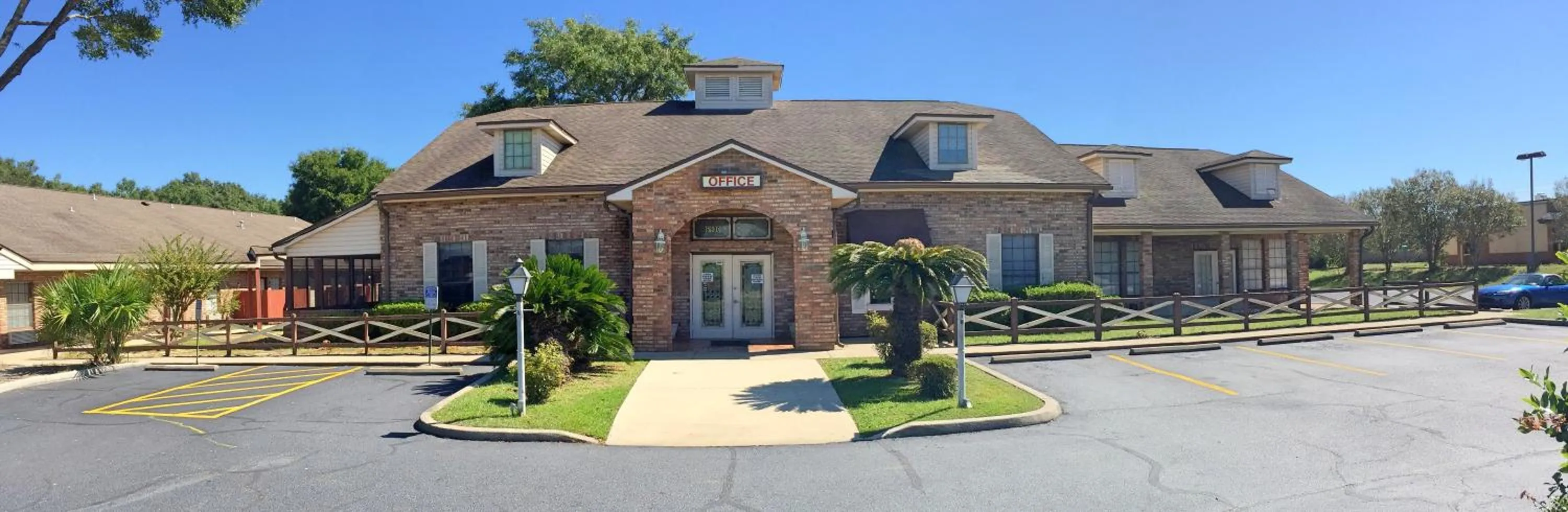 Property building in HOTEL DEL SOL - Pensacola