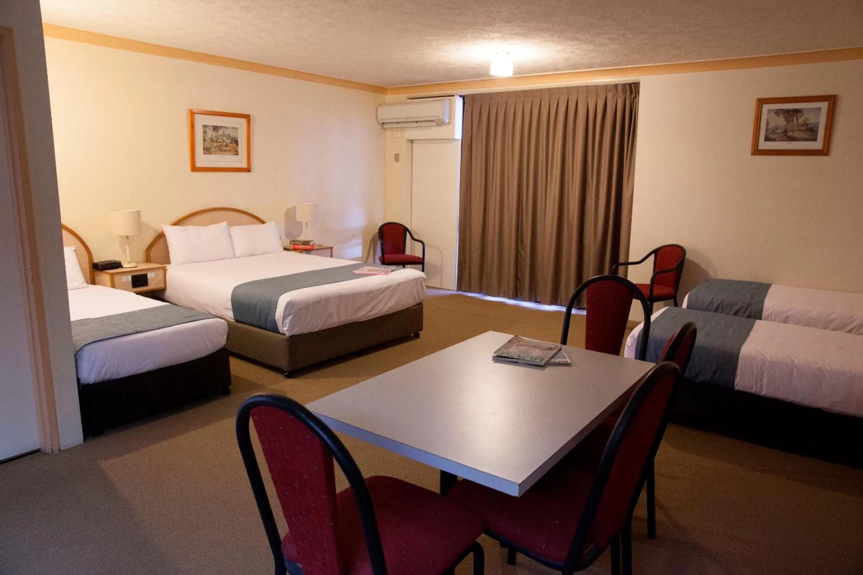 Photo of the whole room, Bed in Longreach Motor Inn