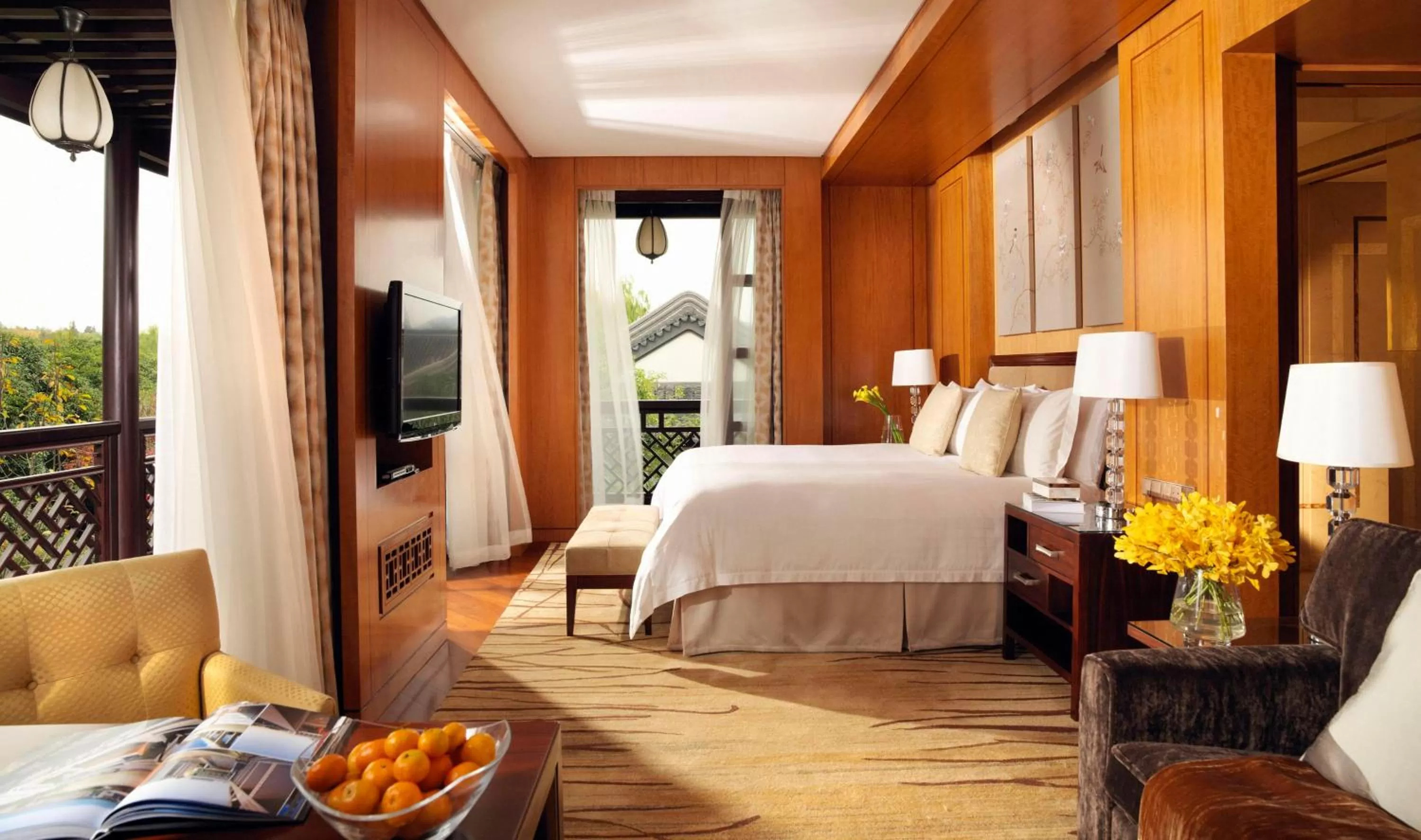 Panorama King Room with Garden View in Four Seasons Hotel Hangzhou at West Lake