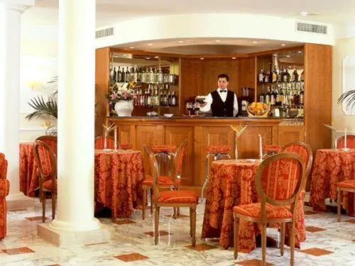 Lounge or bar in Hotel Holiday Sul Lago