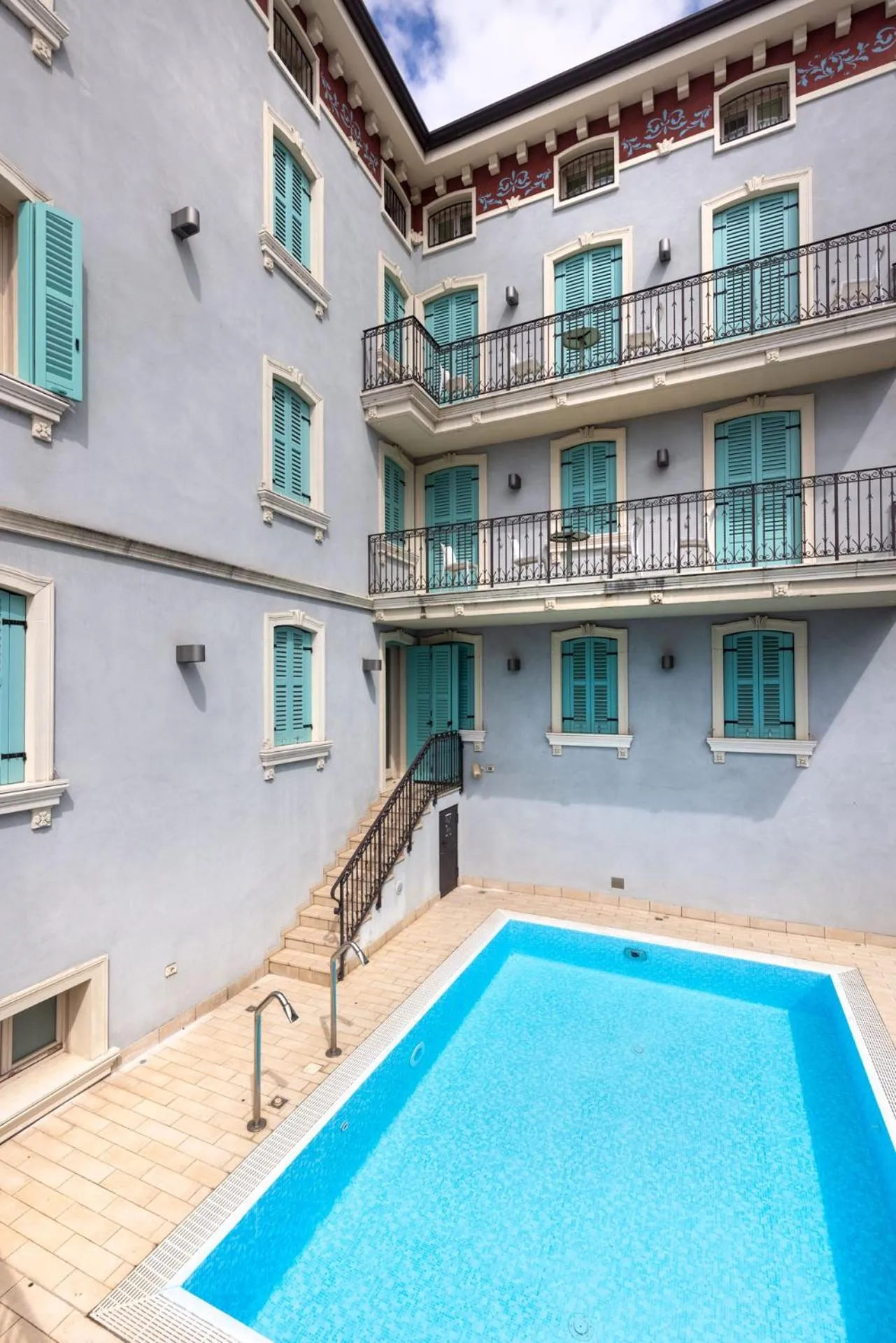 Swimming pool in Mefuta Hotel