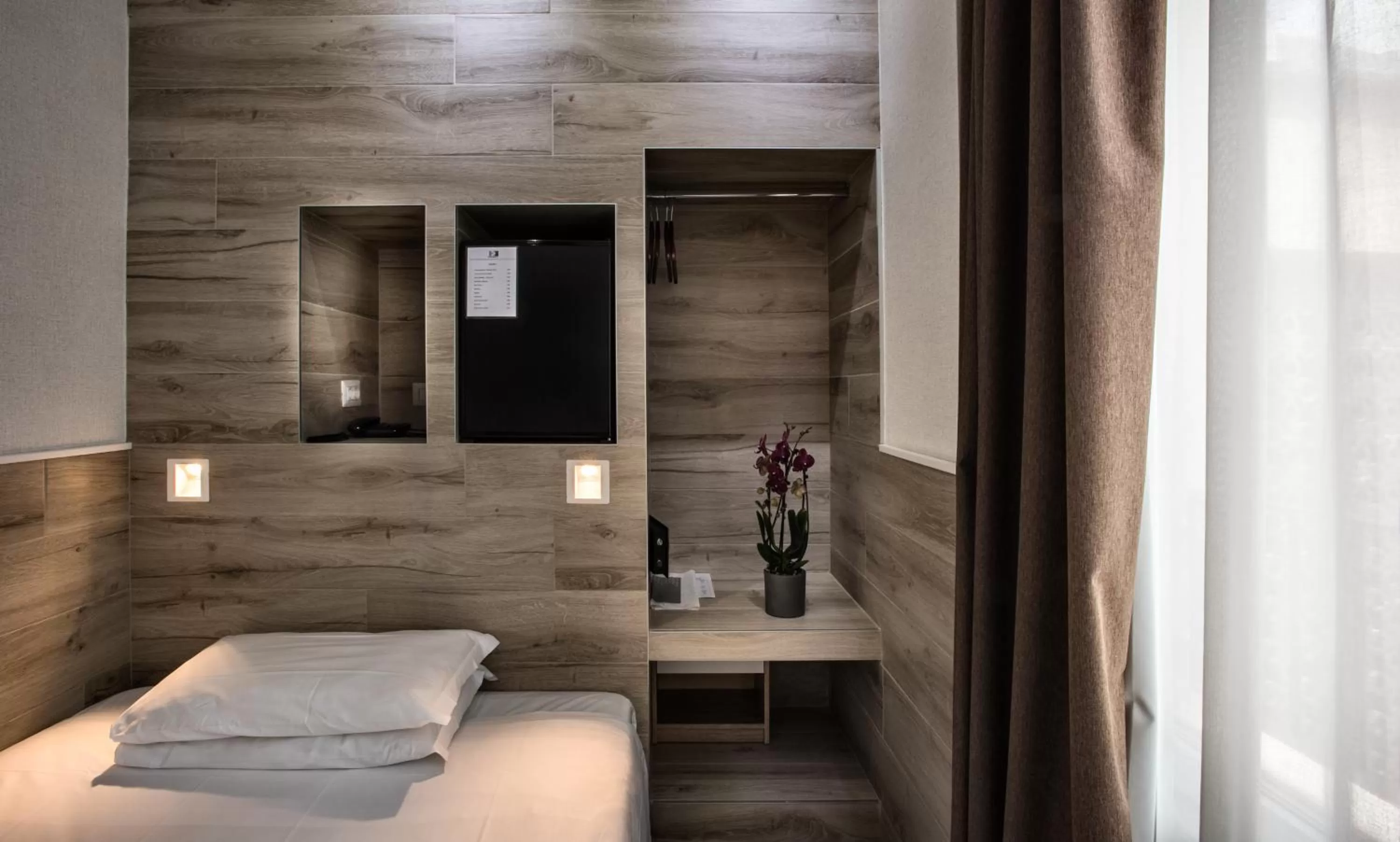 Bedroom, Bed in Eurohotel