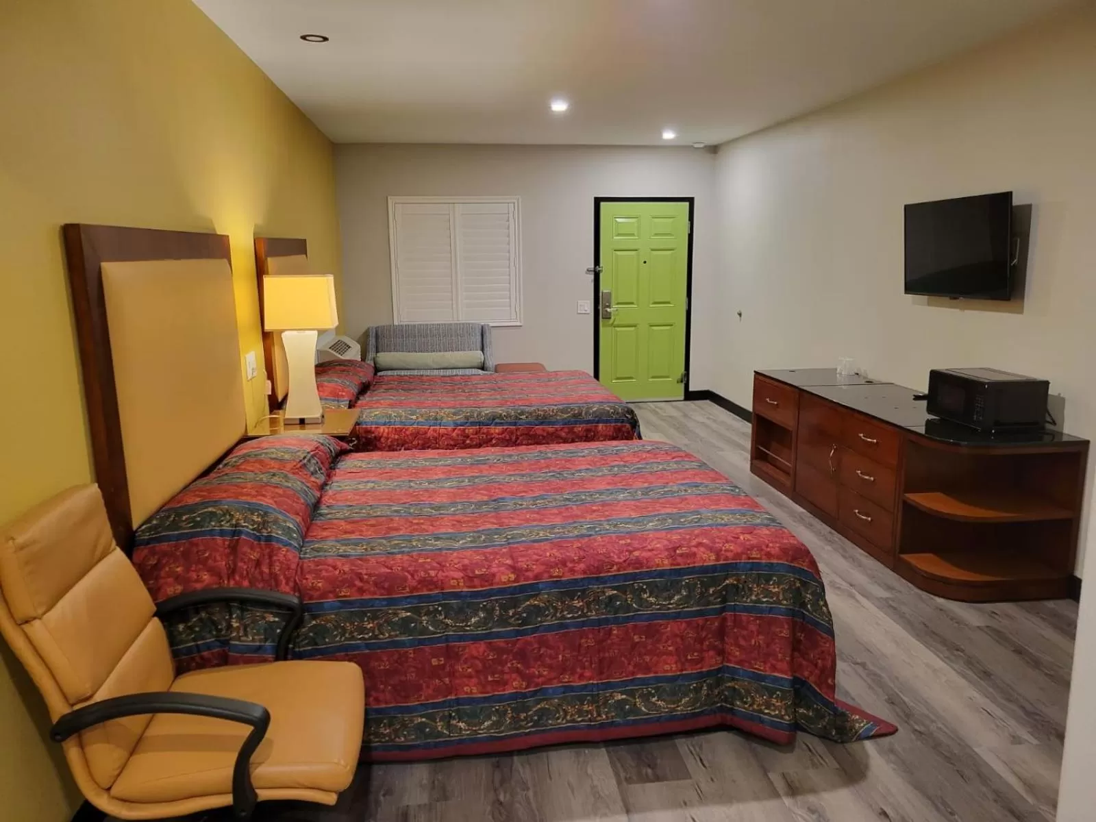 Photo of the whole room, Bed in Stadium Inn & Spas